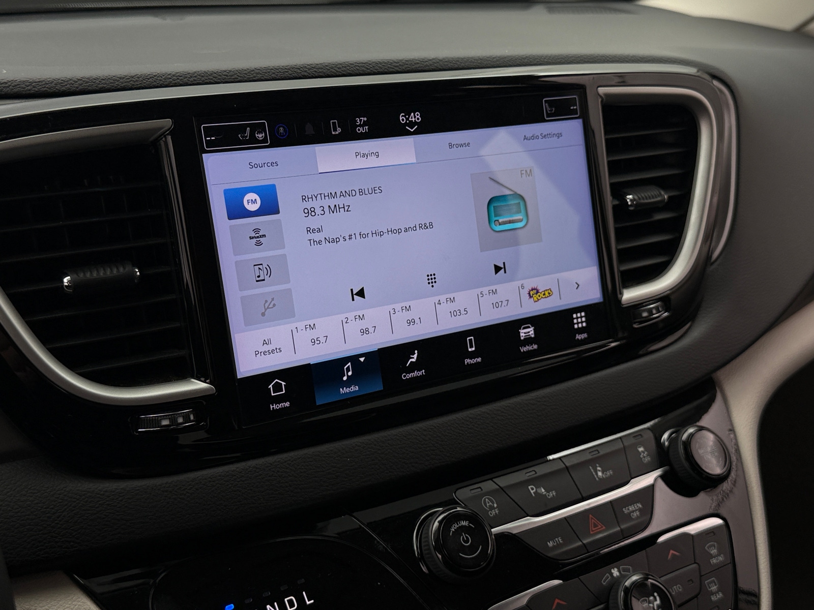 Thumbnail: 2024 Chrysler Pacifica - 3