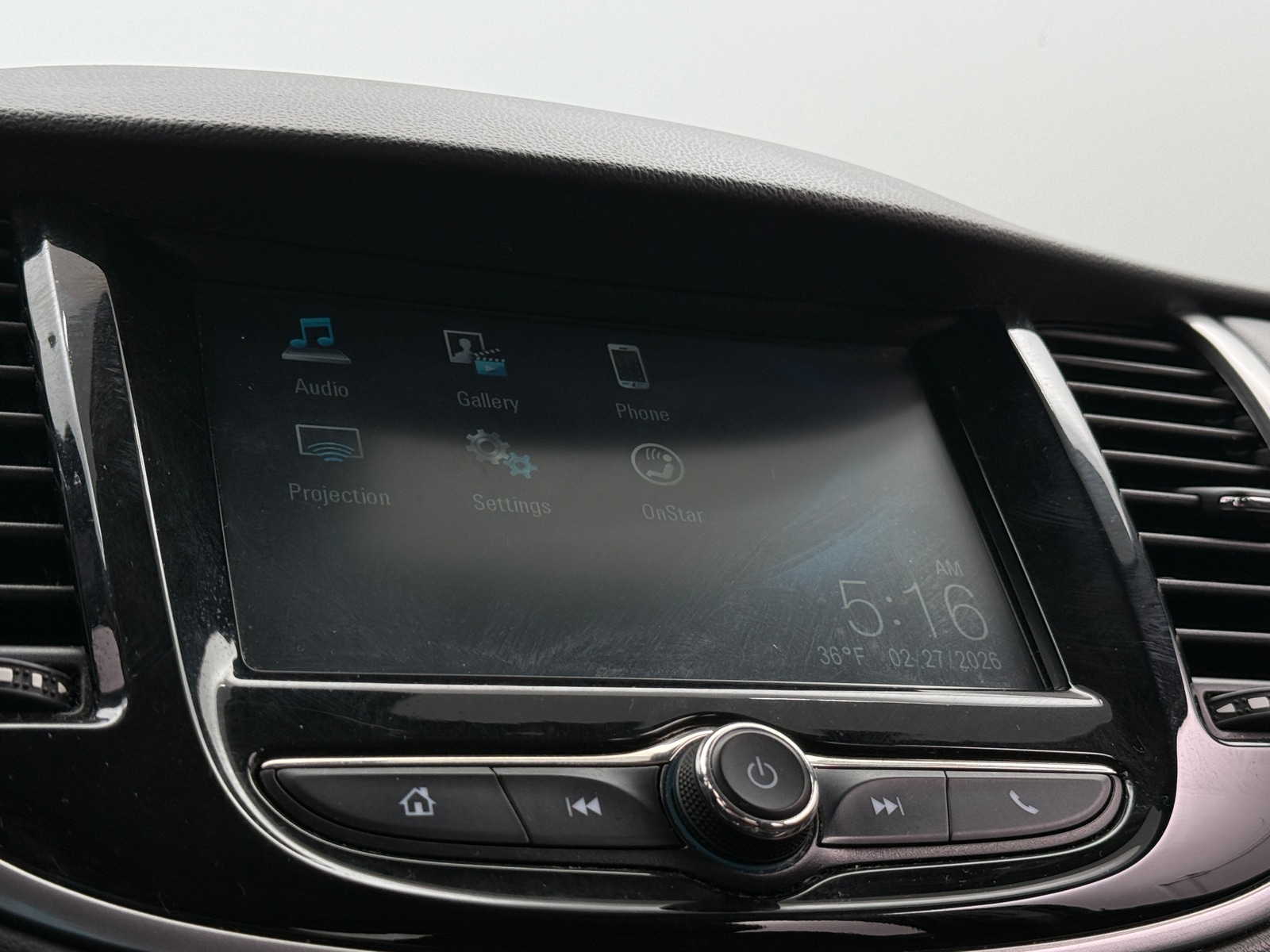 Thumbnail: 2017 Chevrolet Trax - 4