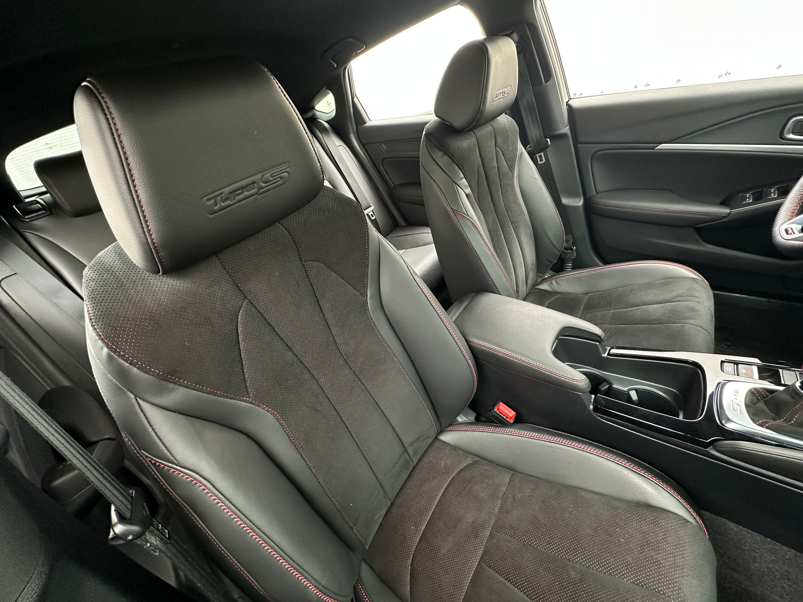 Thumbnail: 2025 Acura Integra - 2