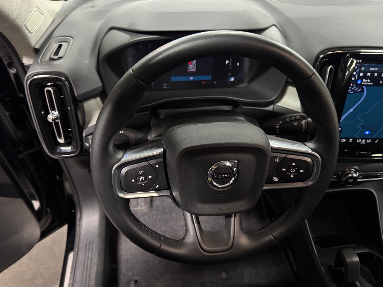 Thumbnail: 2025 Volvo XC40 - 5