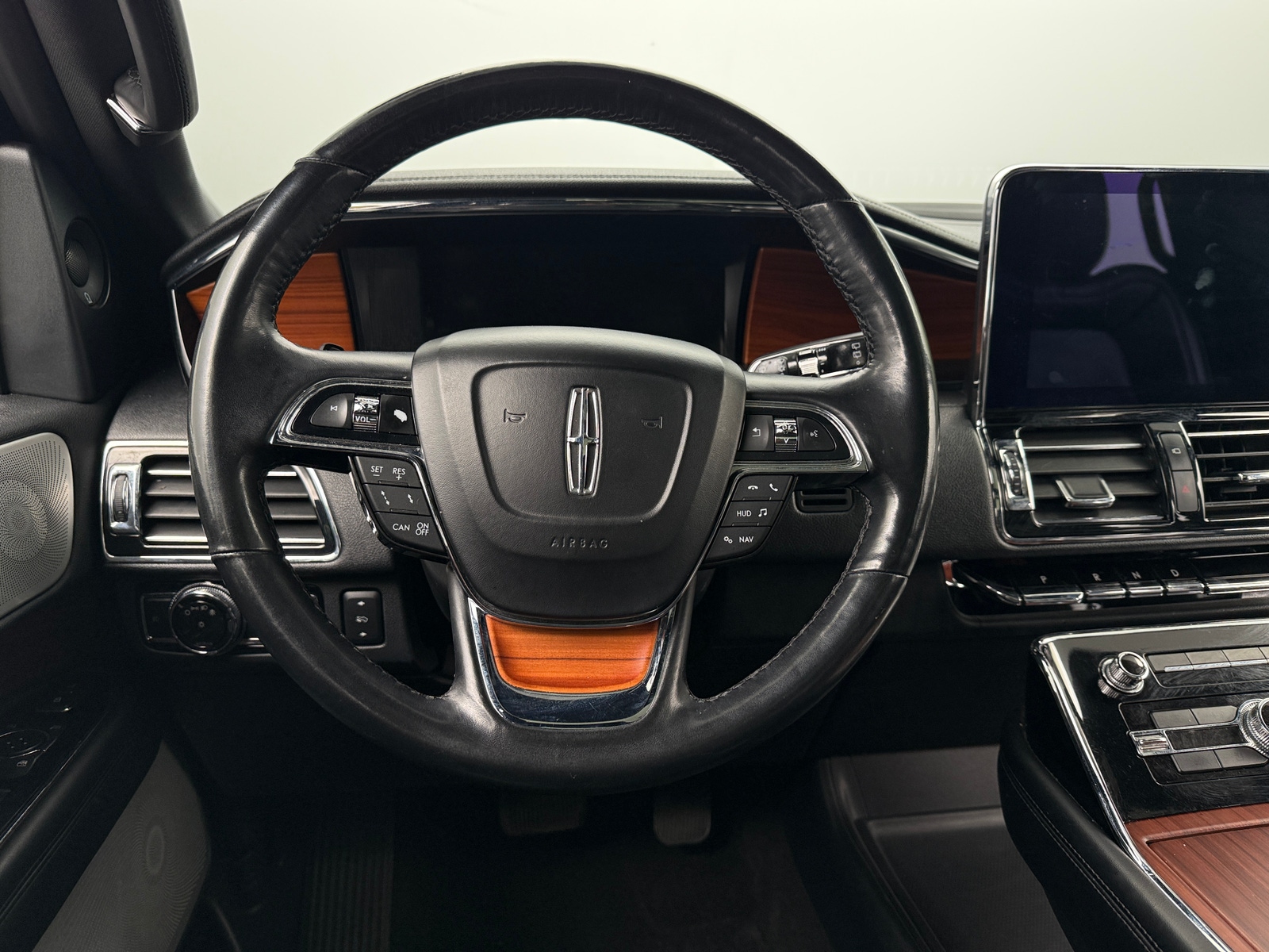 Thumbnail: 2019 Lincoln Navigator - 4