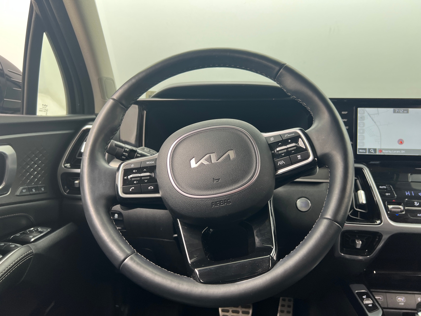 Thumbnail: 2023 Kia Sorento - 4