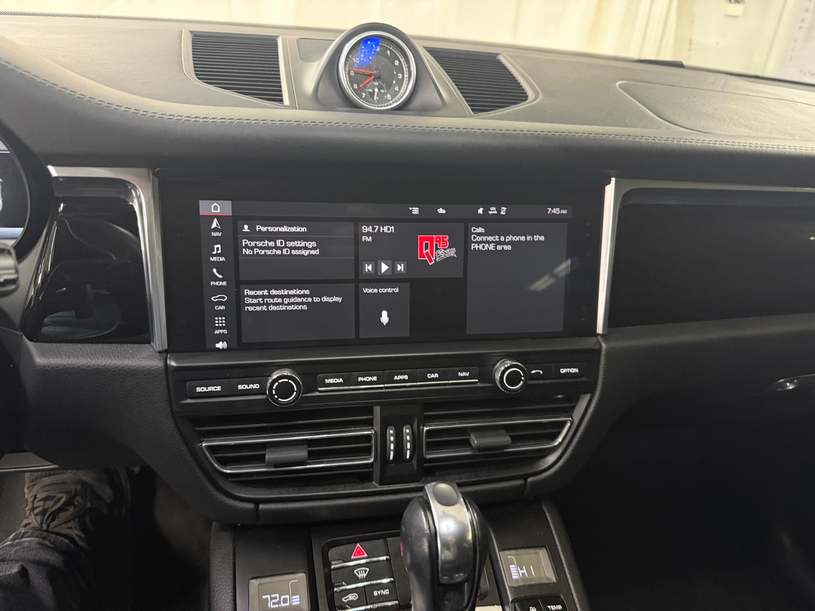 Thumbnail: 2020 Porsche Macan - 3