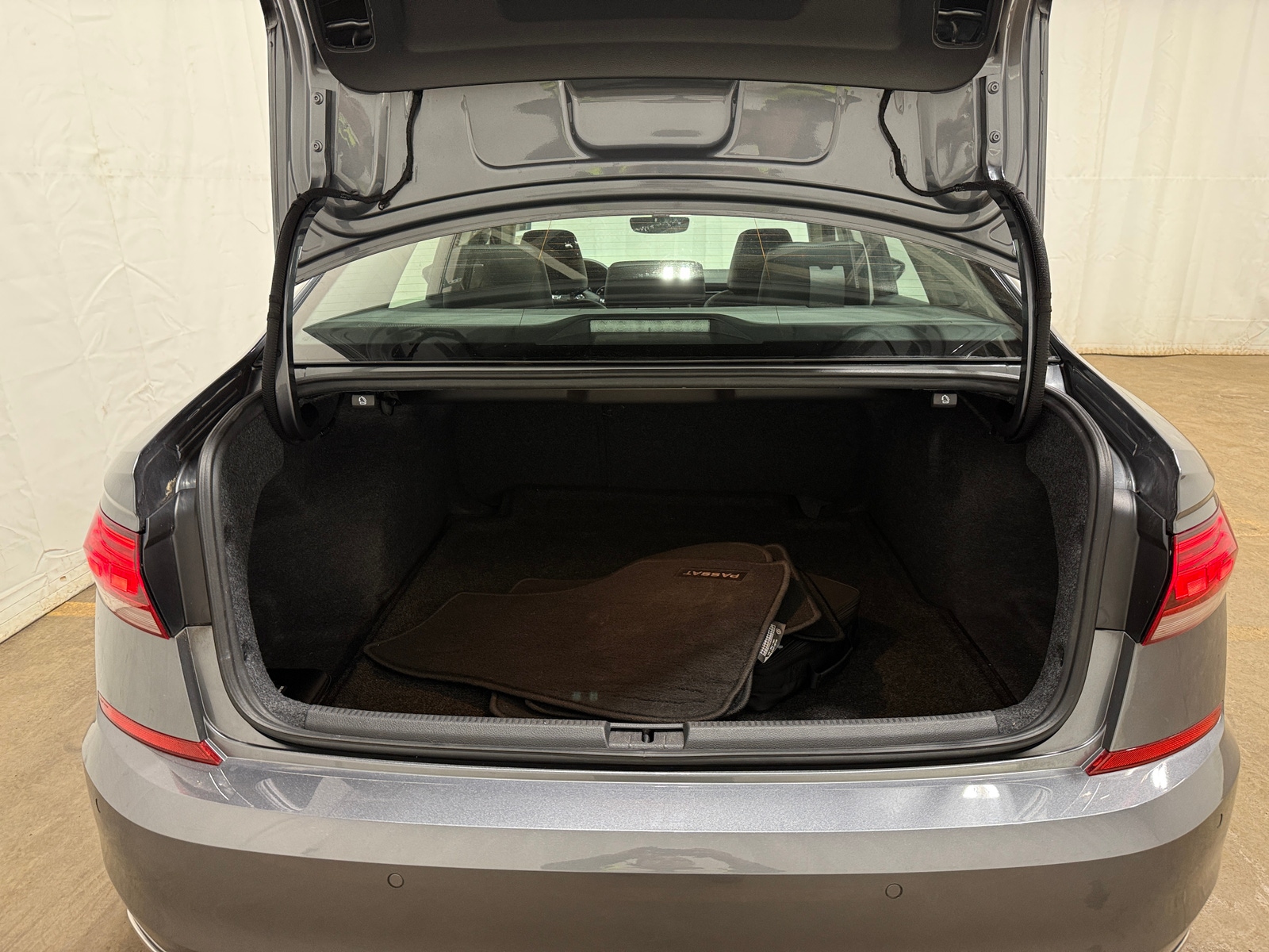 Thumbnail: 2022 Volkswagen Passat - 6