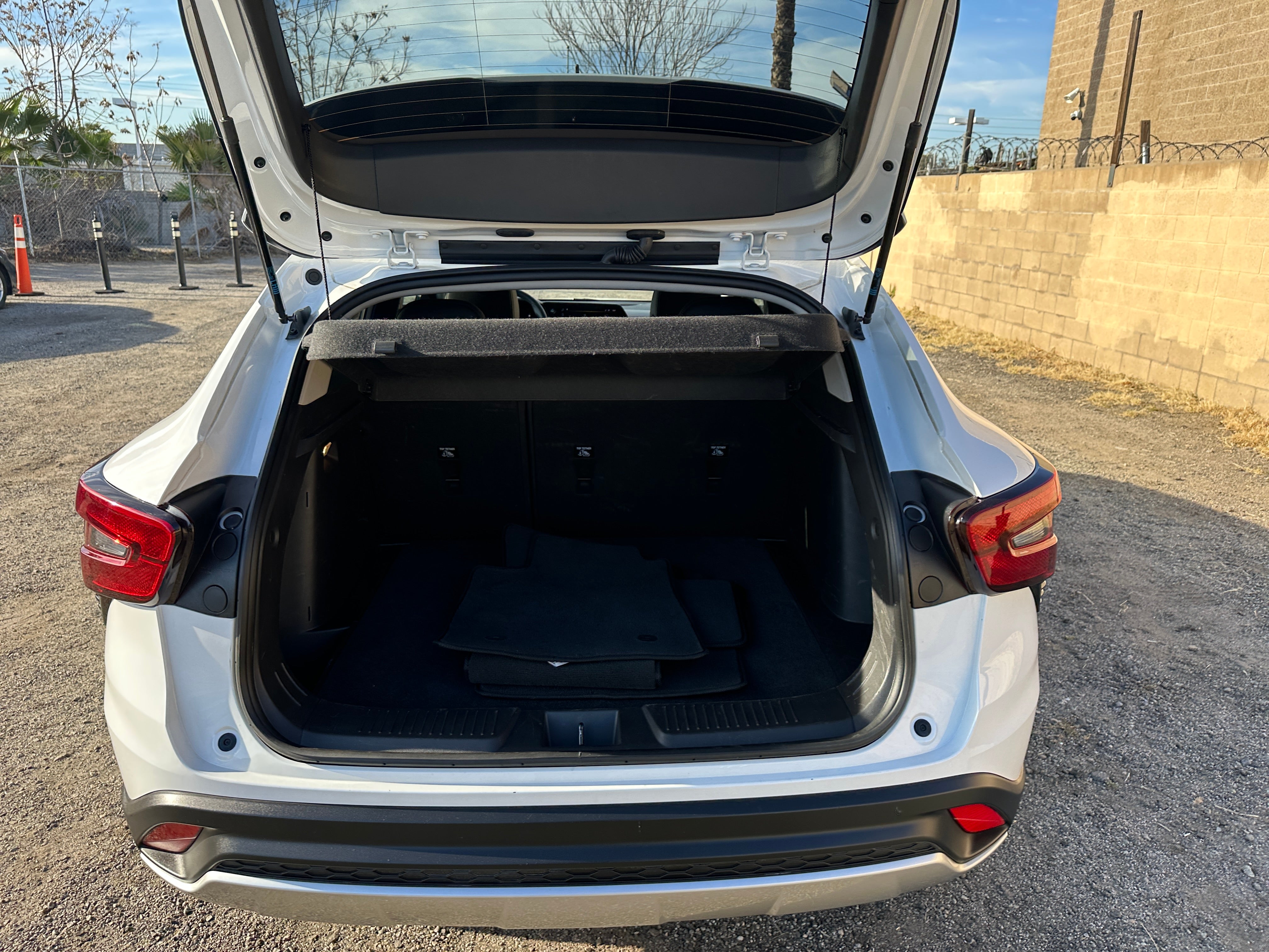 Thumbnail: 2025 Chevrolet Trax - 6