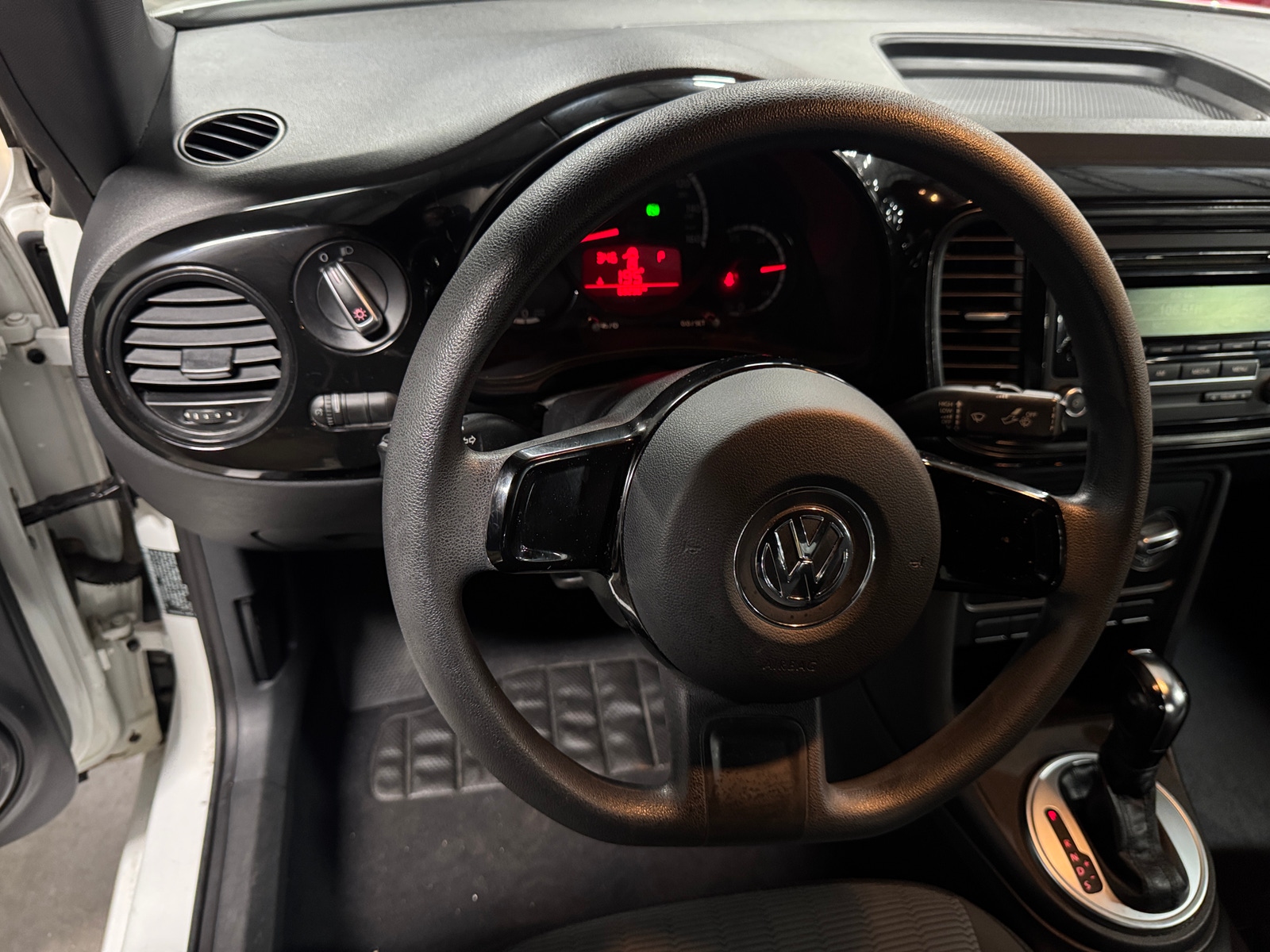 Thumbnail: 2014 Volkswagen Beetle - 5