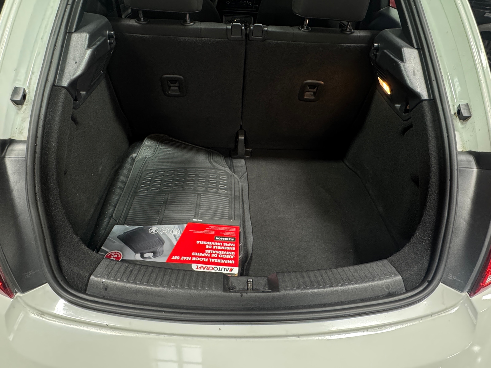 Thumbnail: 2014 Volkswagen Beetle - 7