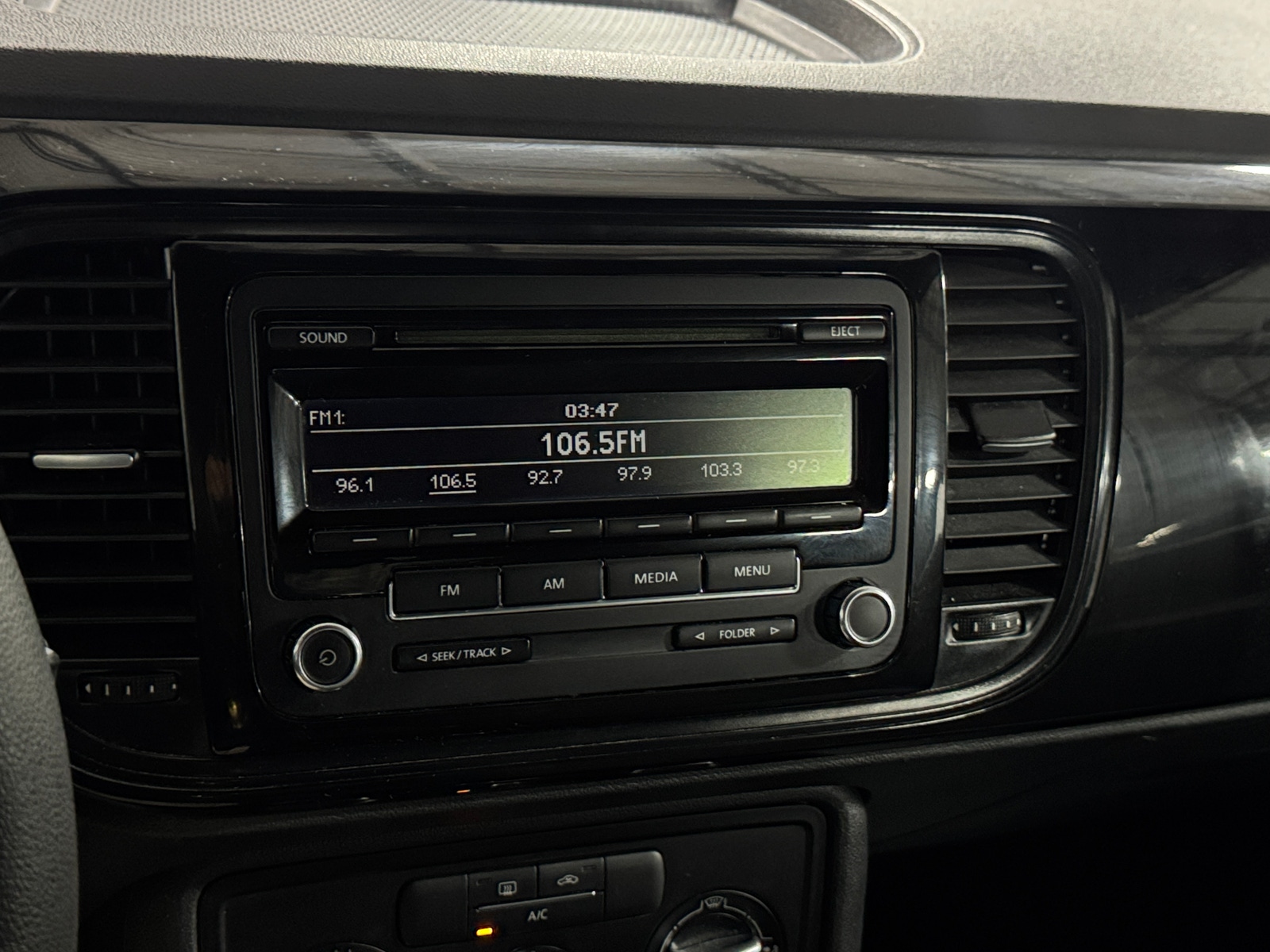 Thumbnail: 2014 Volkswagen Beetle - 4