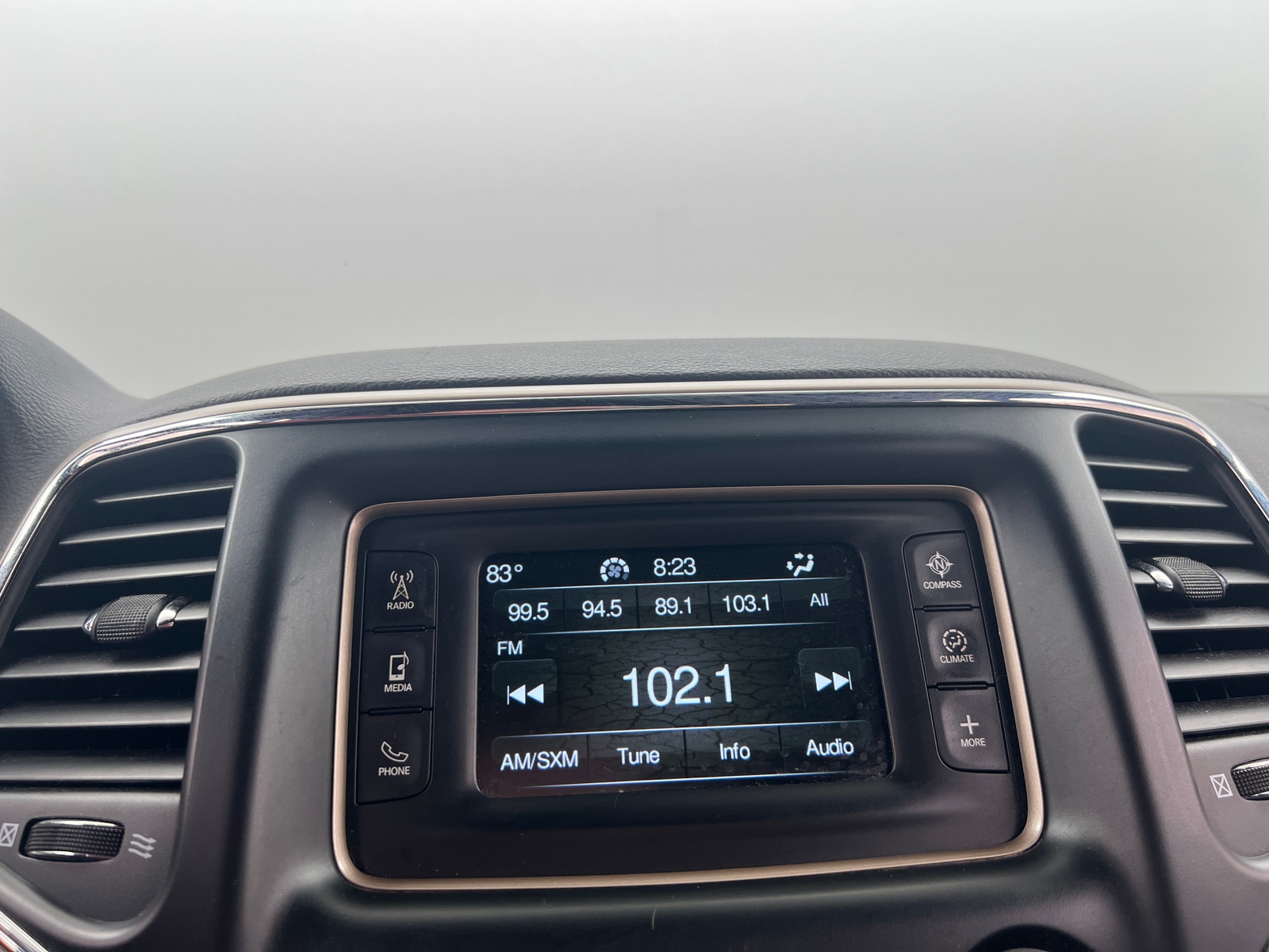 Thumbnail: 2017 Jeep Grand Cherokee - 4