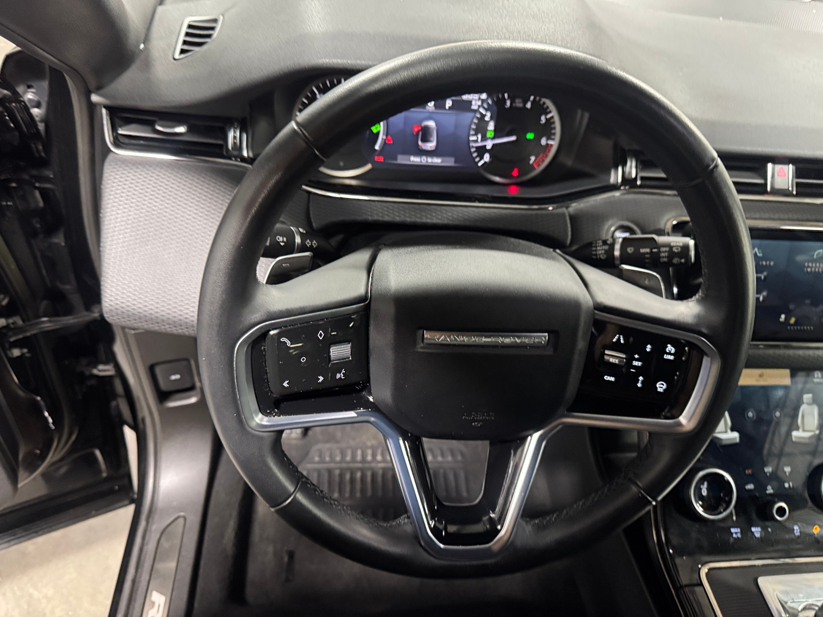 Thumbnail: 2023 Land Rover Range Rover Evoque - 4