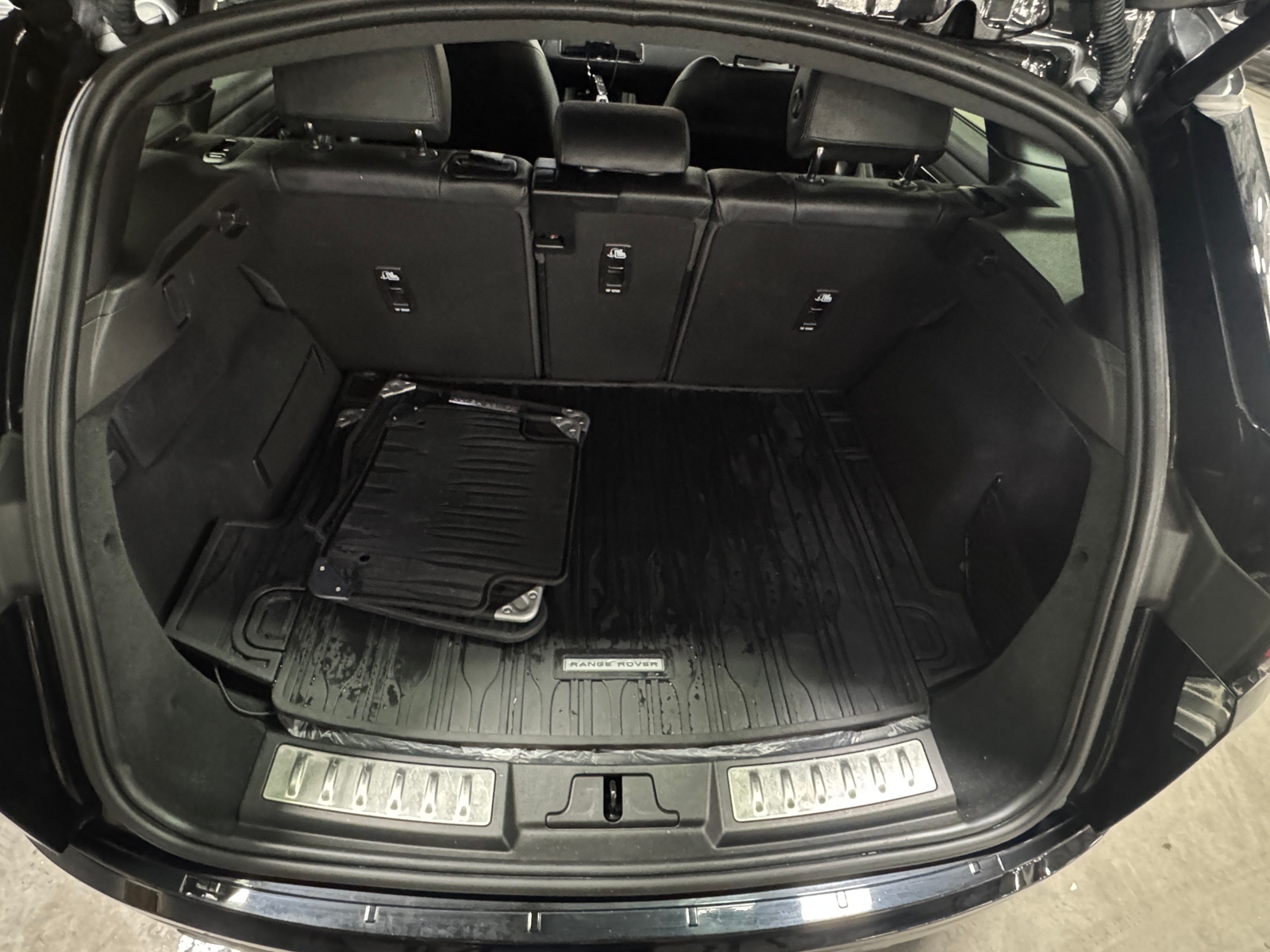 Thumbnail: 2023 Land Rover Range Rover Evoque - 6