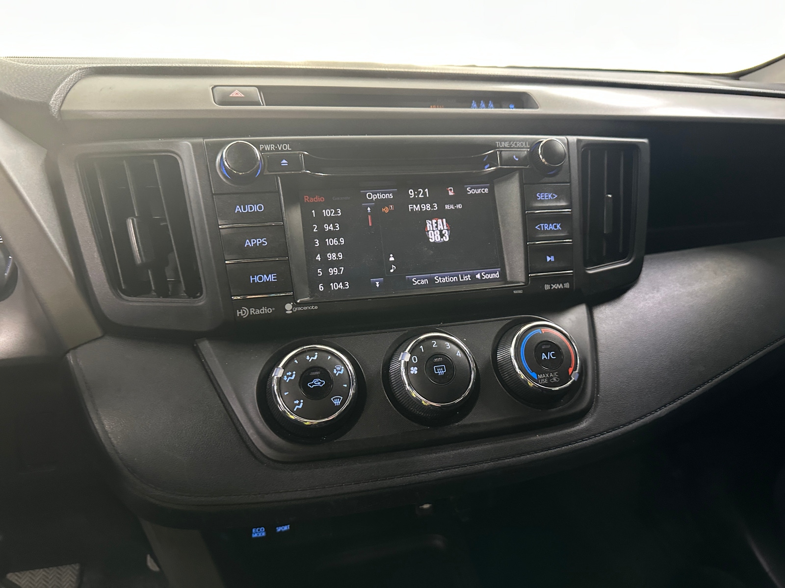 Thumbnail: 2017 Toyota RAV4 - 4