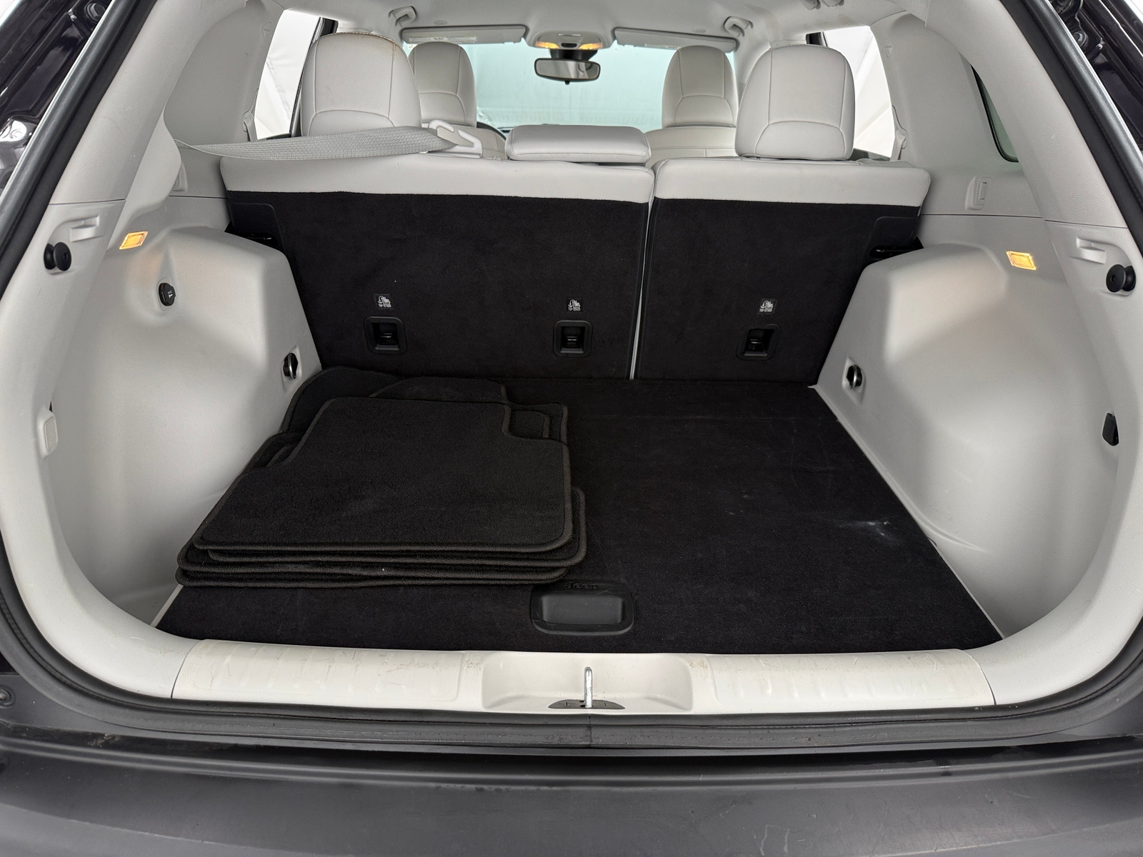 Thumbnail: 2021 Jeep Cherokee - 6