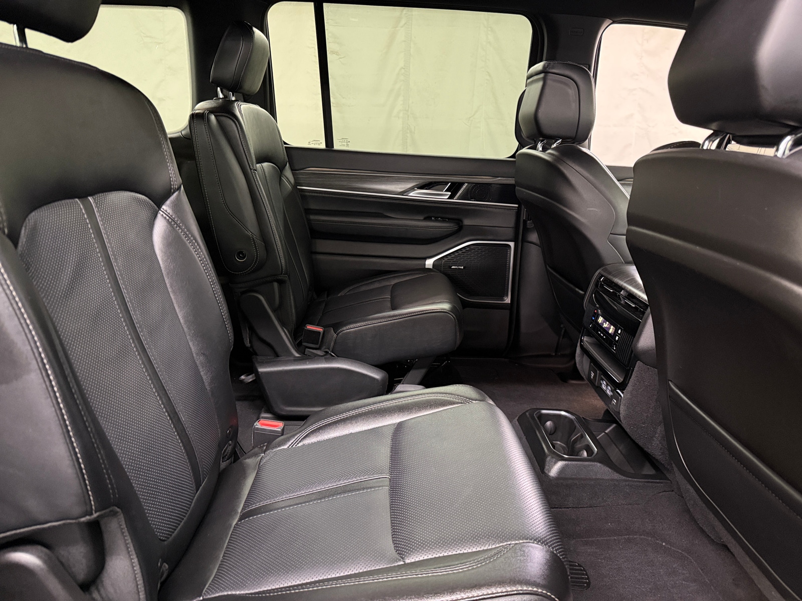 Thumbnail: 2024 Jeep Wagoneer - 5