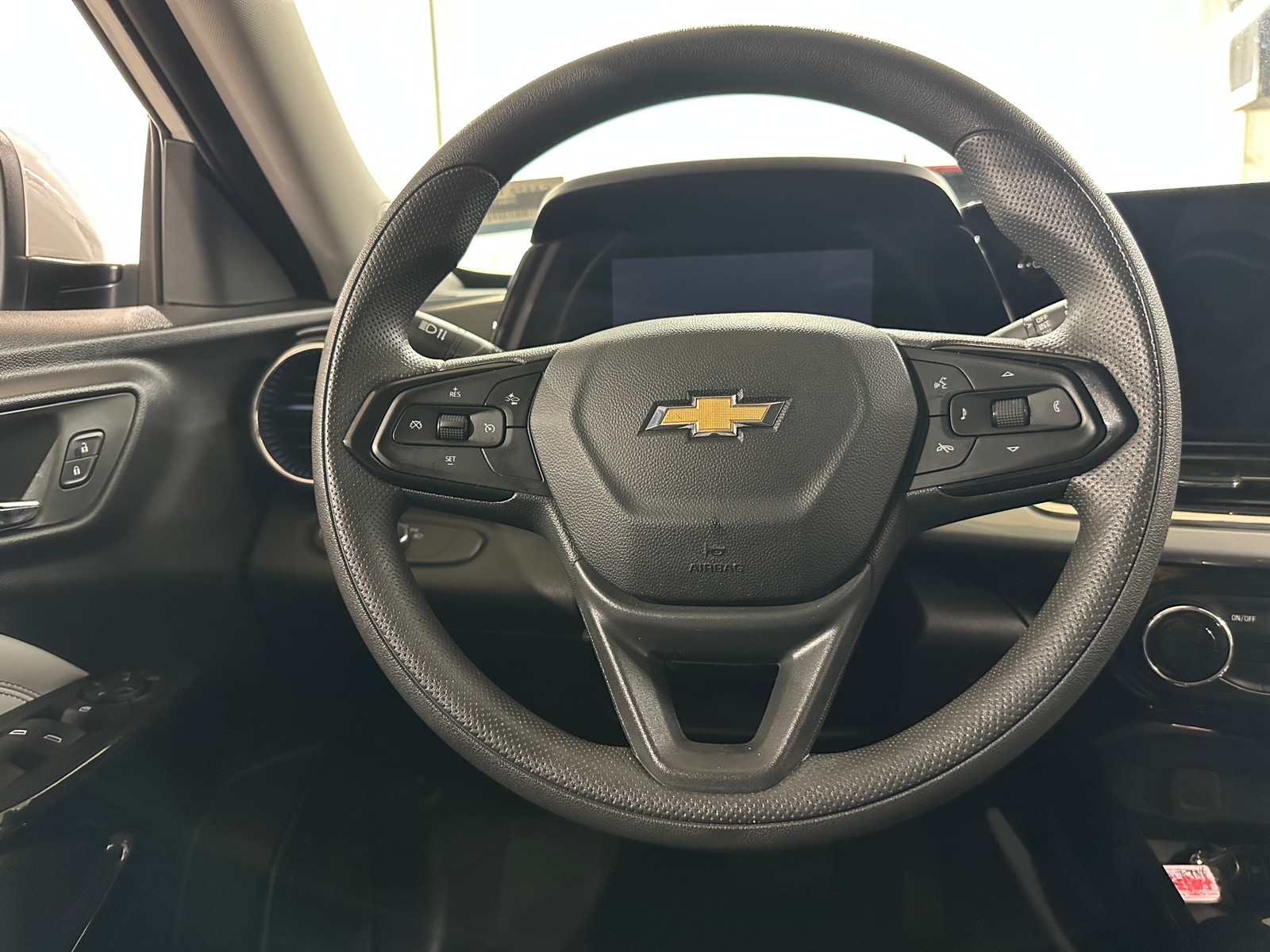 Thumbnail: 2025 Chevrolet Trax - 5