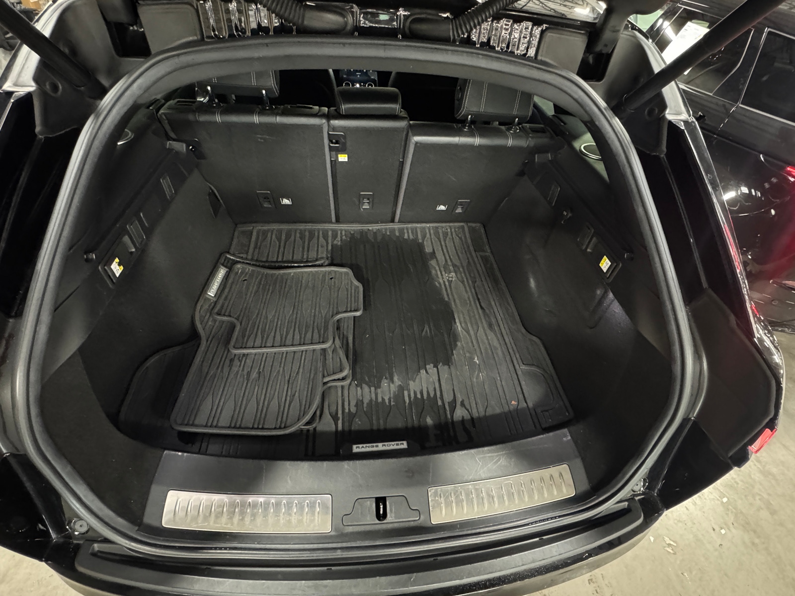 Thumbnail: 2020 Land Rover Range Rover Velar - 6