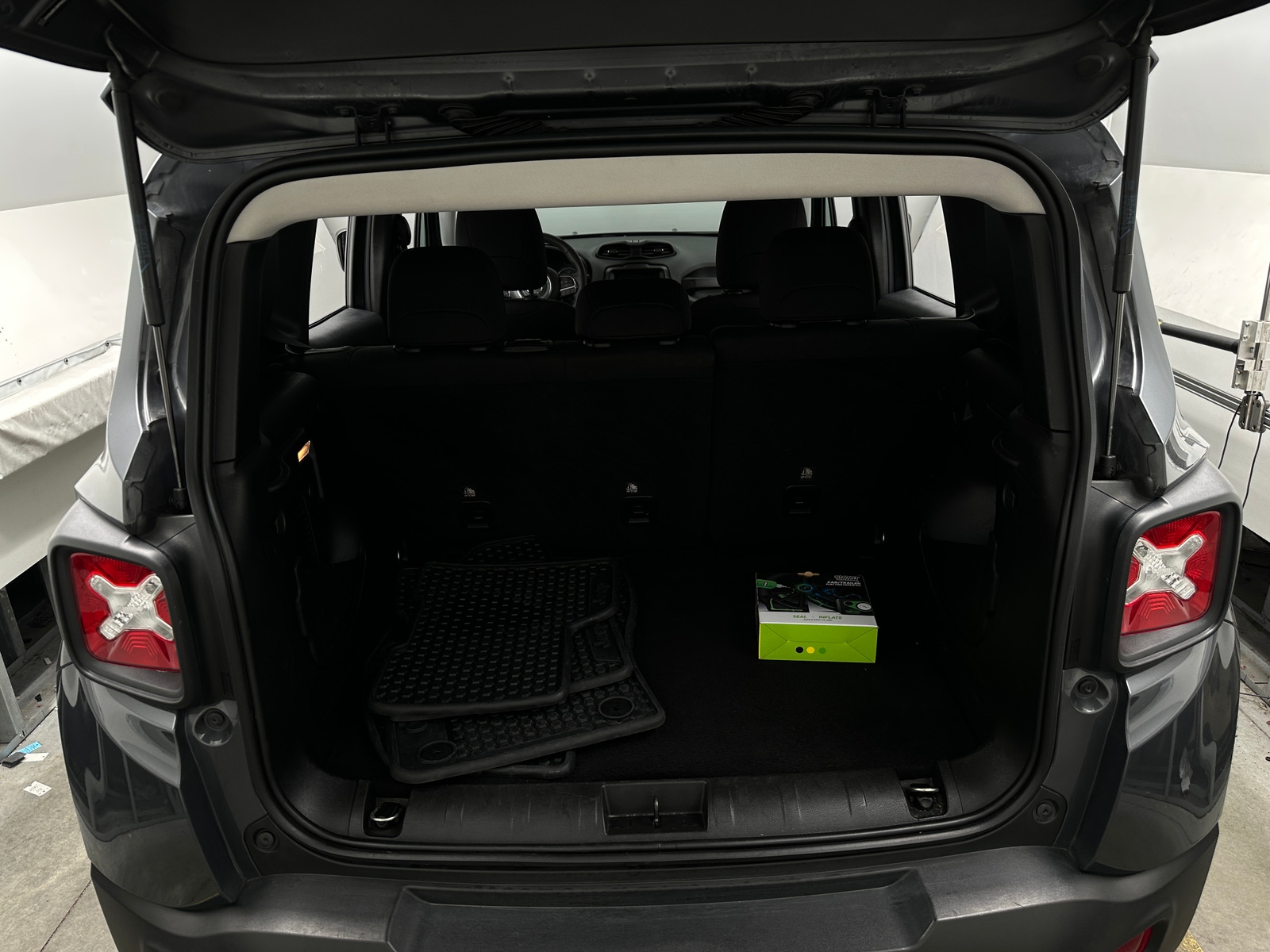 Thumbnail: 2022 Jeep Renegade - 7