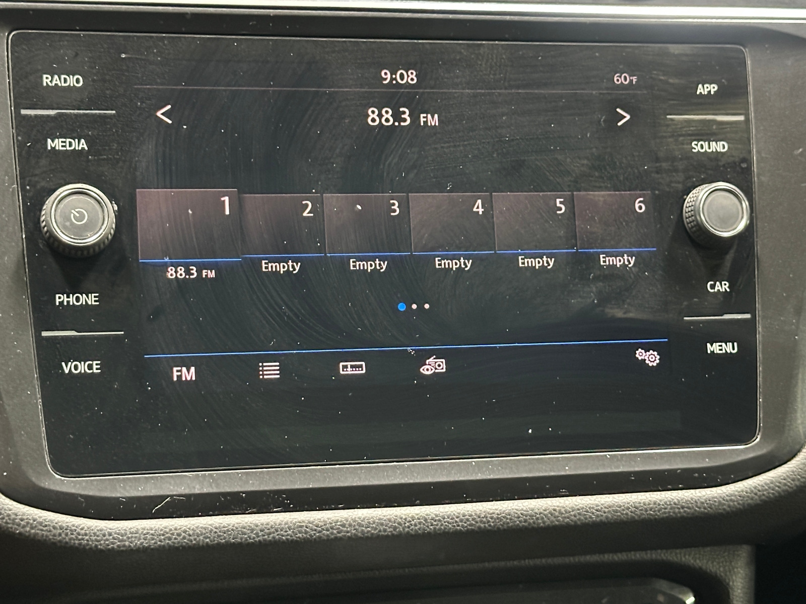 Thumbnail: 2018 Volkswagen Tiguan - 3