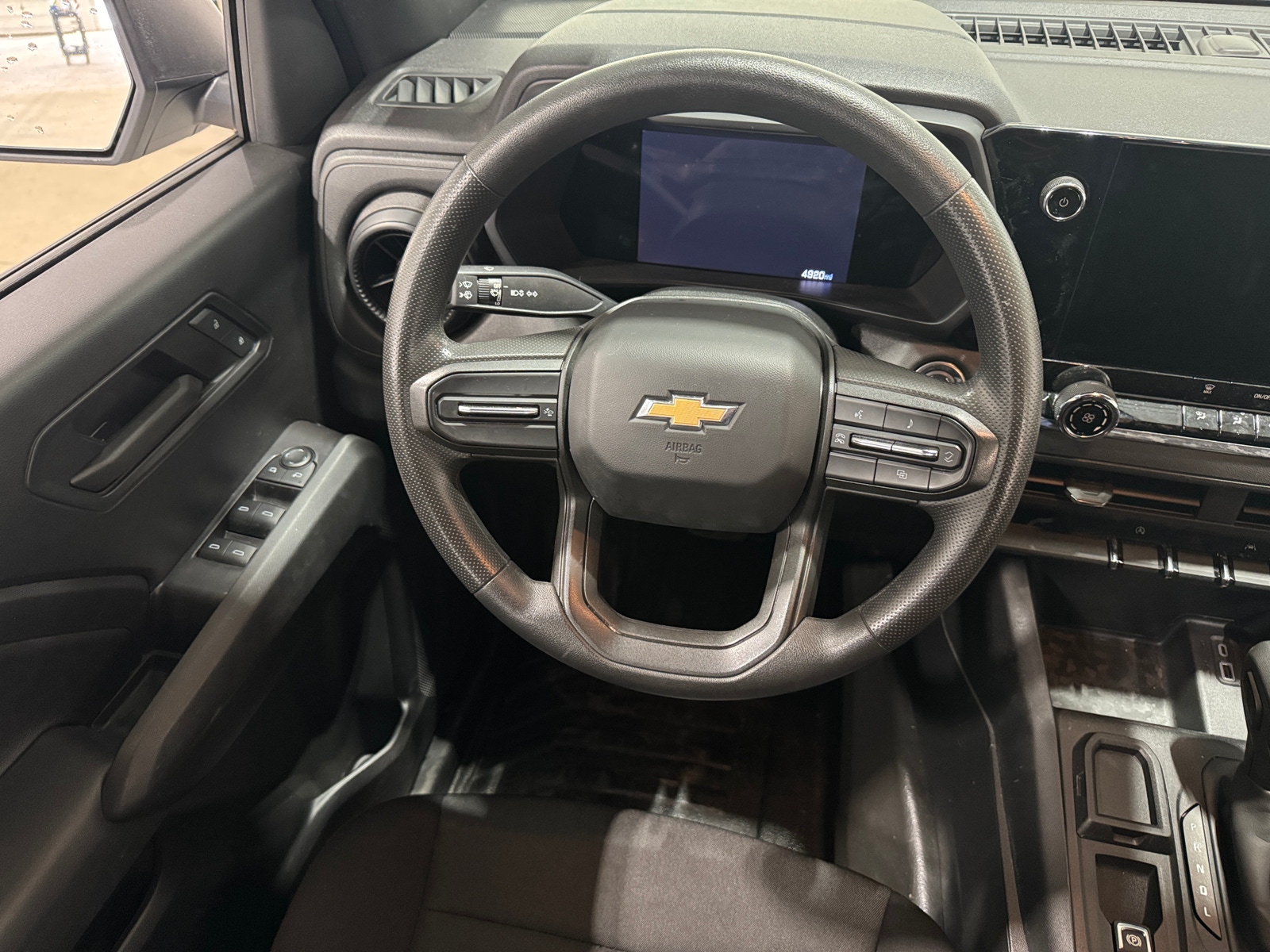 Thumbnail: 2023 Chevrolet Colorado - 5