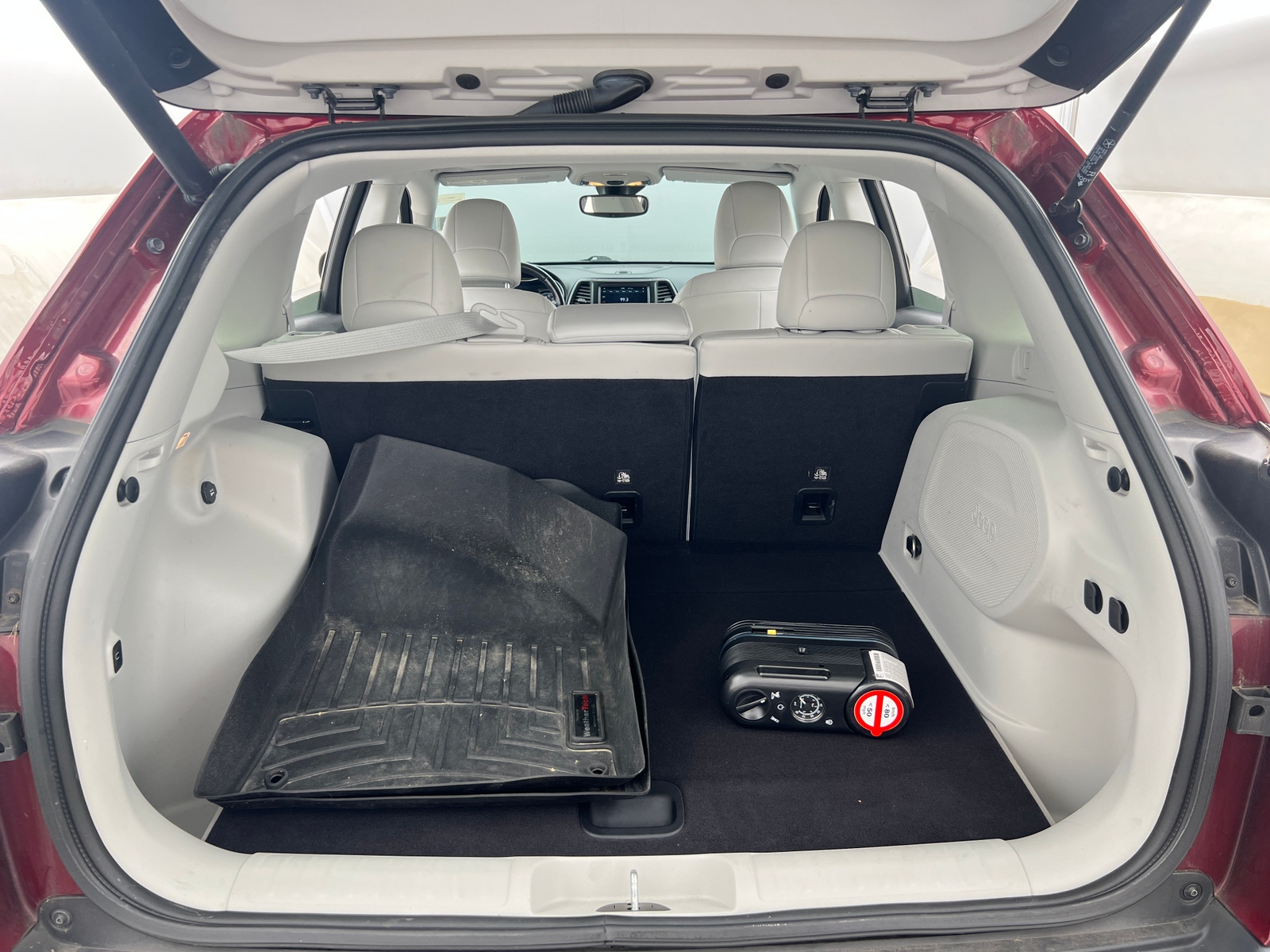 Thumbnail: 2021 Jeep Cherokee - 6