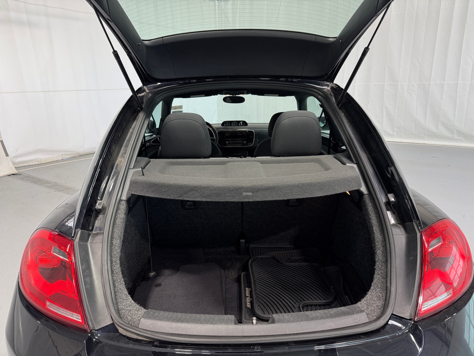 Thumbnail: 2012 Volkswagen Beetle - 7