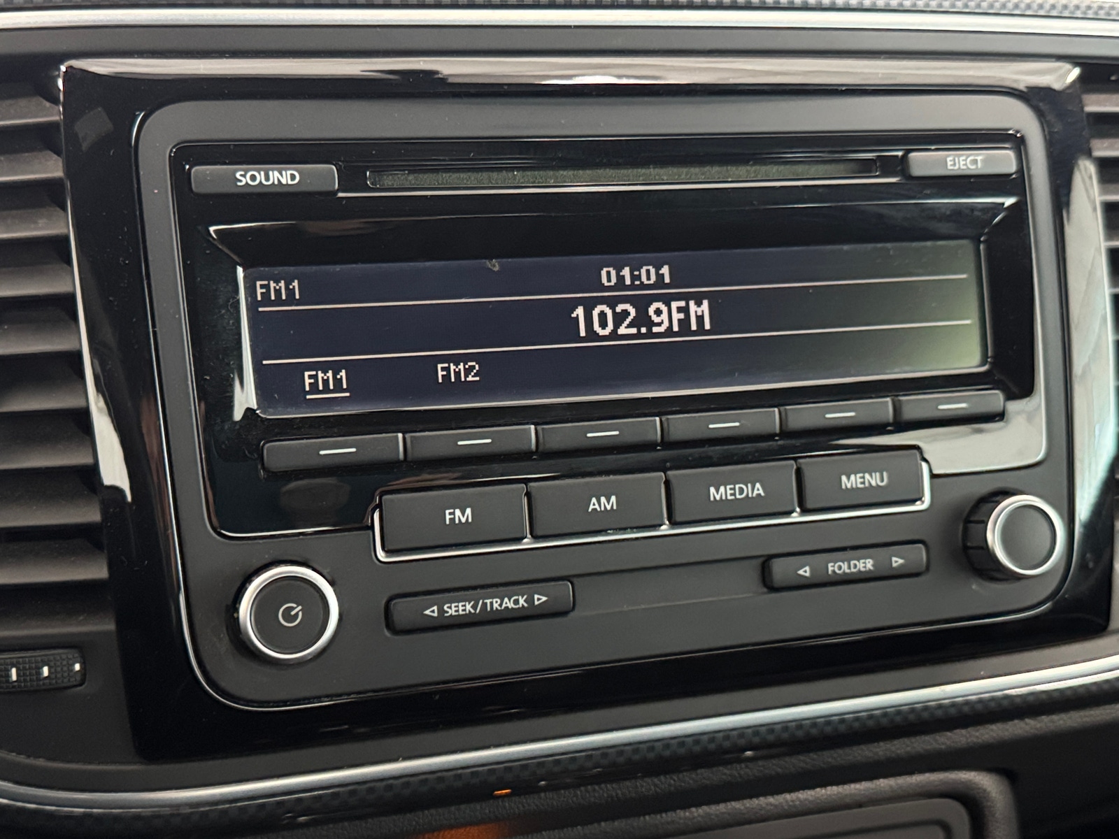 Thumbnail: 2012 Volkswagen Beetle - 4