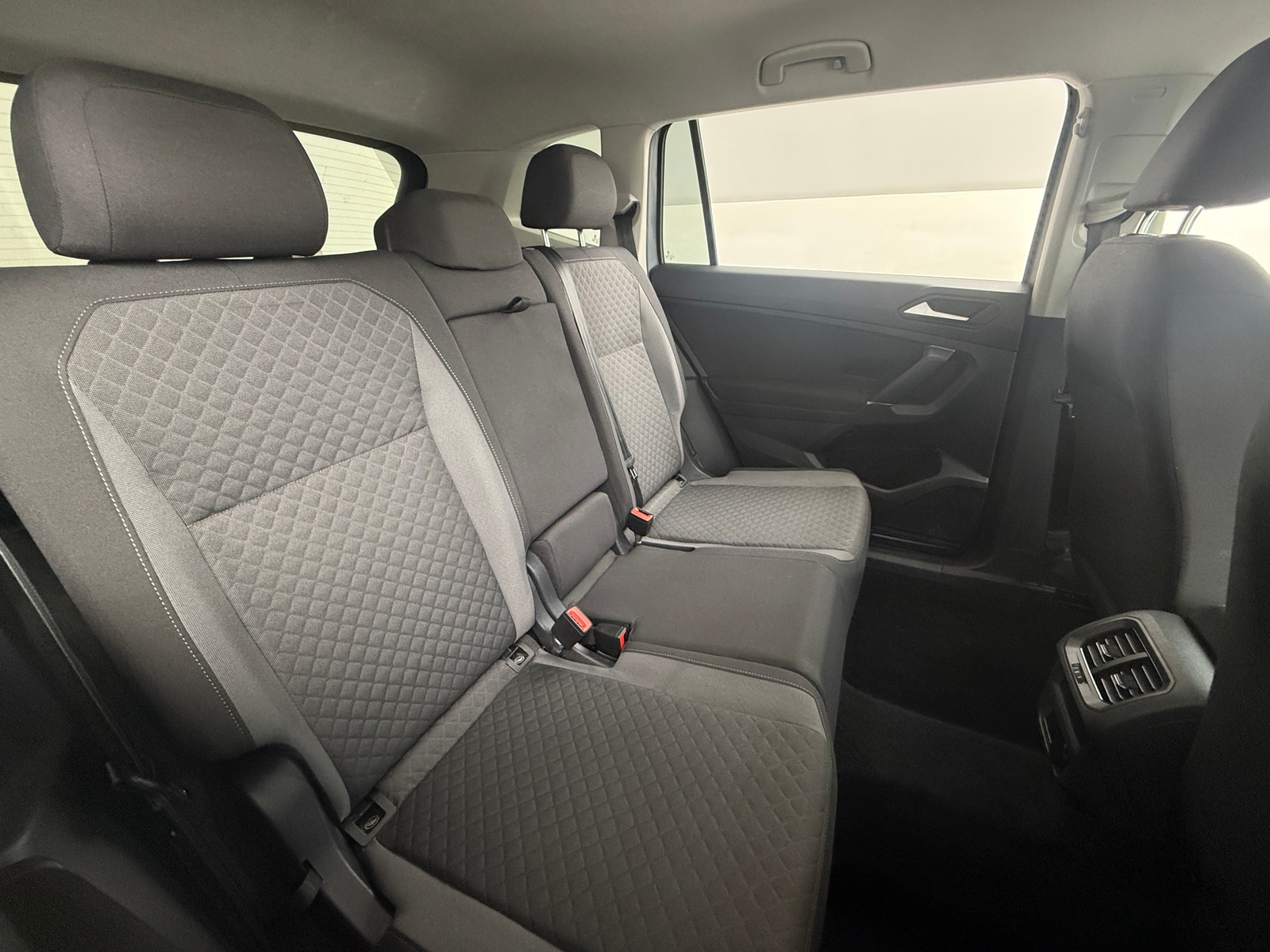 Thumbnail: 2020 Volkswagen Tiguan - 6