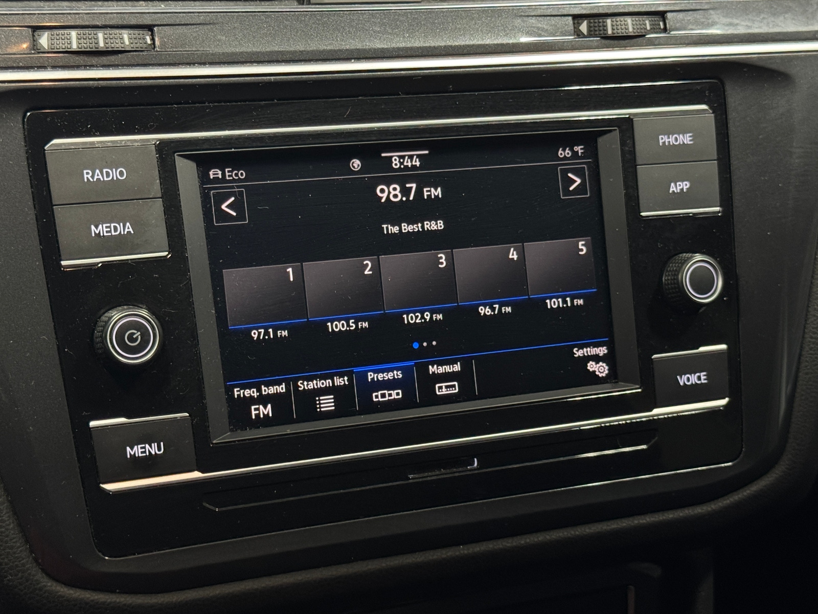 Thumbnail: 2020 Volkswagen Tiguan - 4