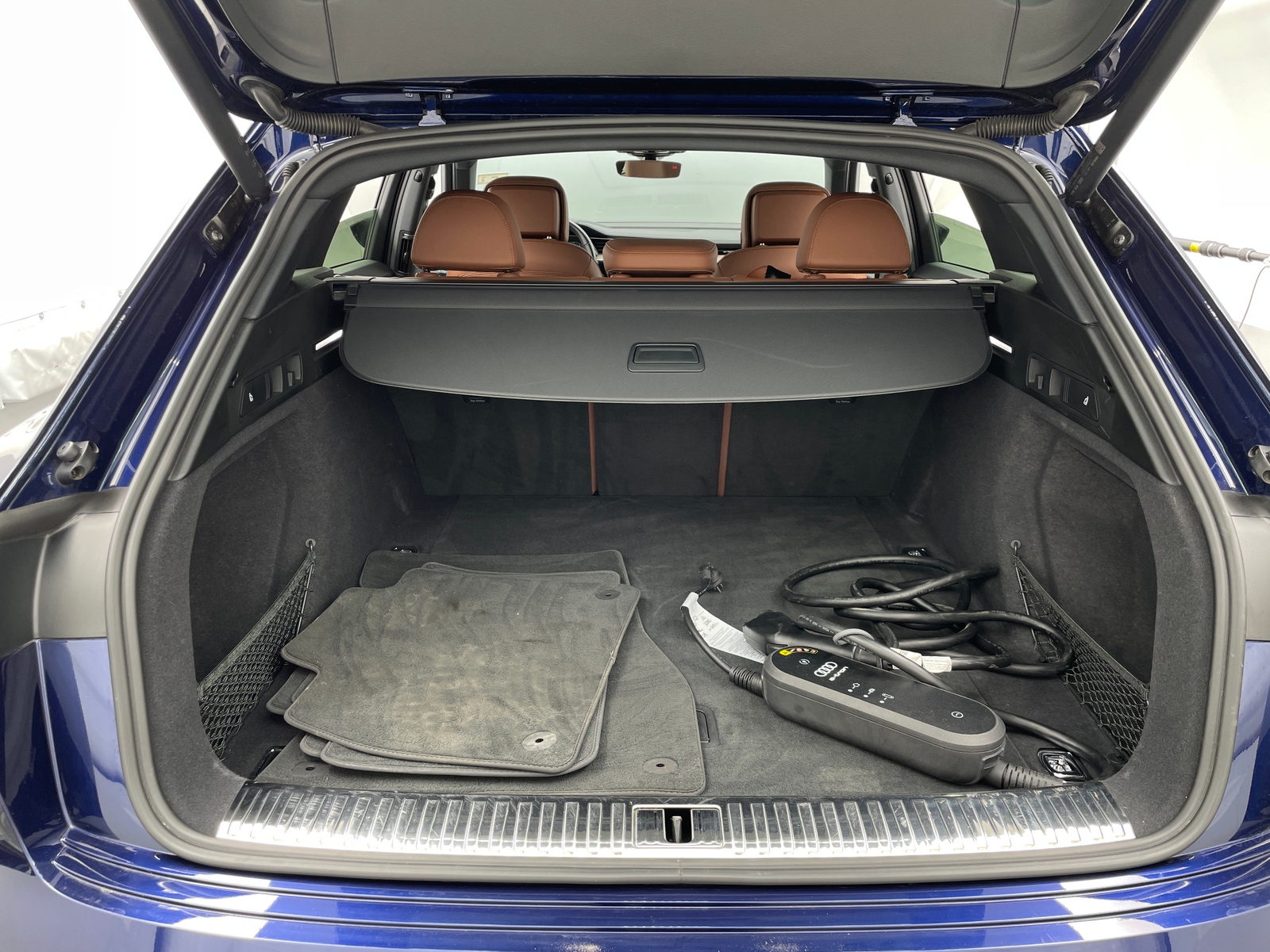 Thumbnail: 2022 Audi e-tron - 6