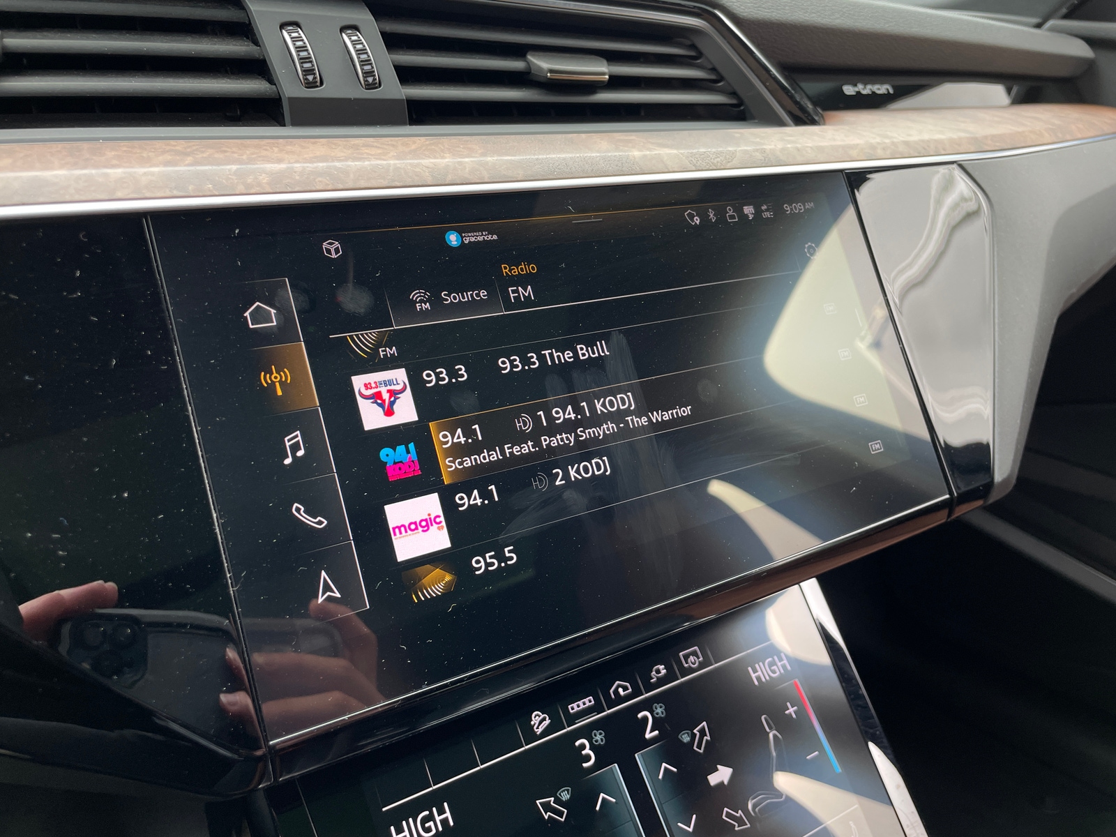 Thumbnail: 2022 Audi e-tron - 3