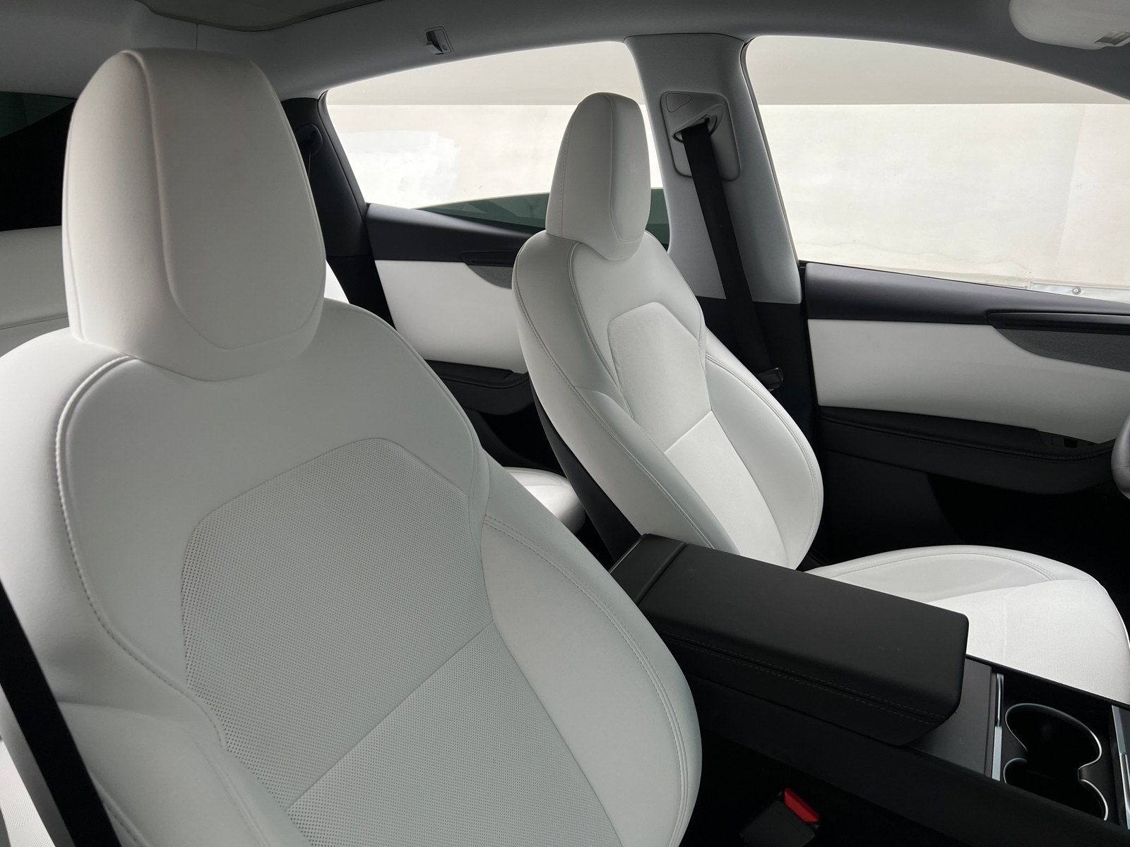 Thumbnail: 2026 Tesla Model Y - 2