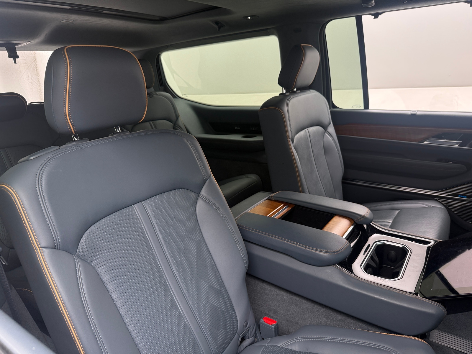 Thumbnail: 2022 Jeep Grand Wagoneer - 5