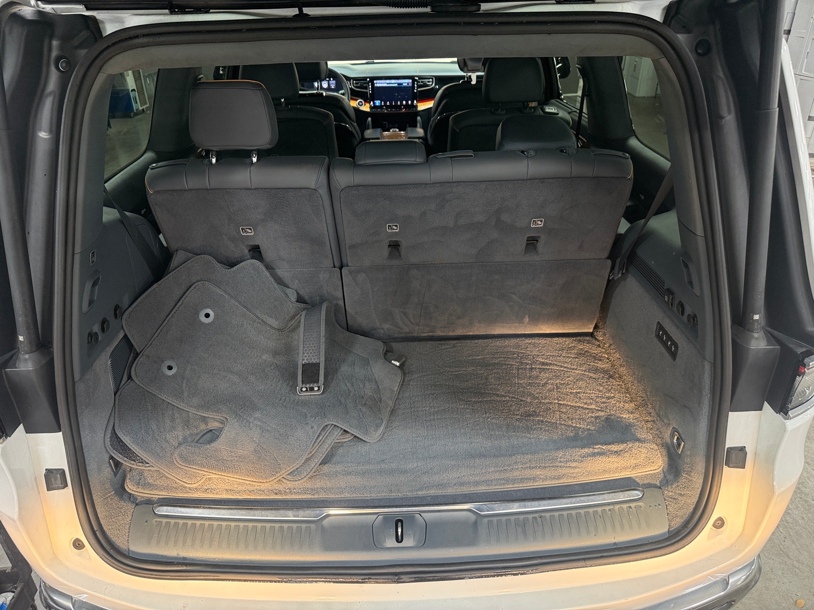 Thumbnail: 2022 Jeep Grand Wagoneer - 6