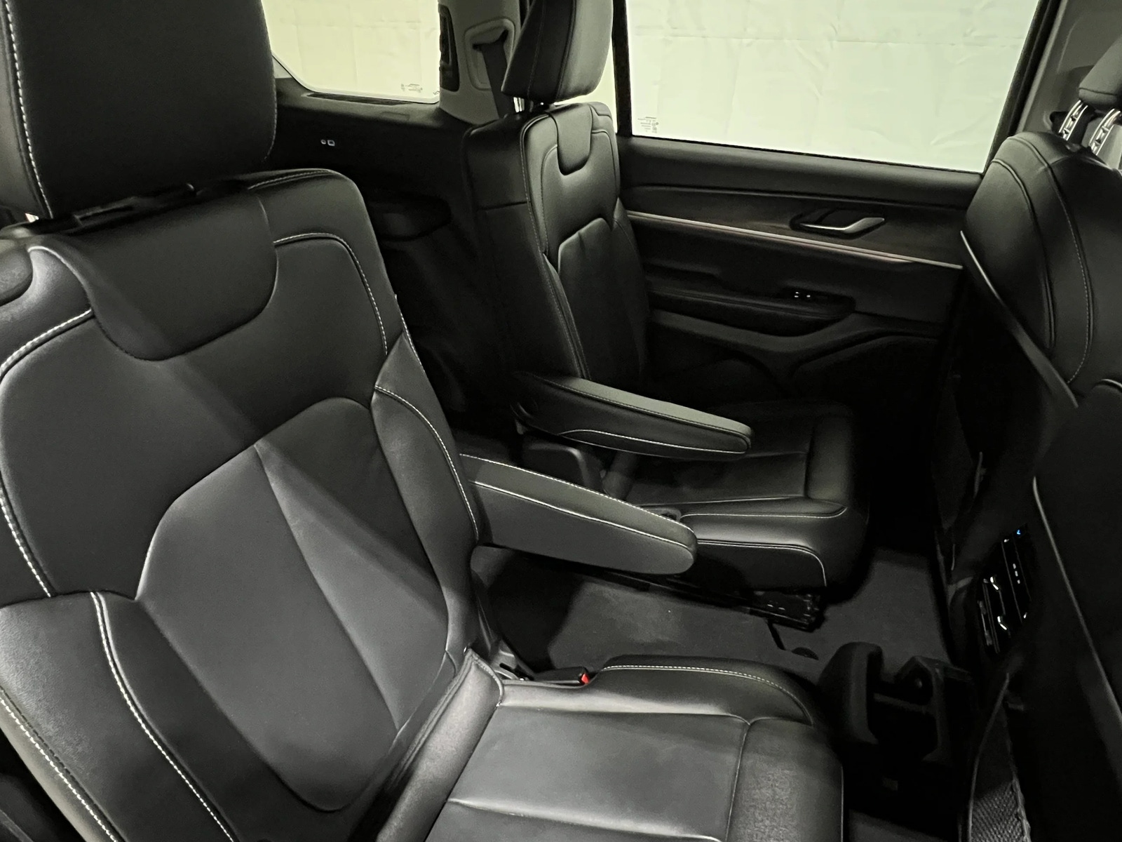 Thumbnail: 2023 Jeep Grand Cherokee L - 5