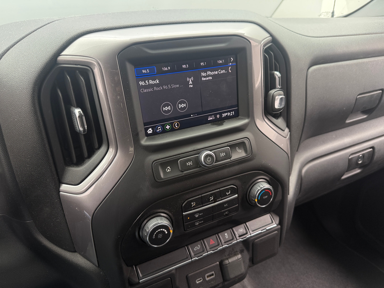 Thumbnail: 2021 Chevrolet Silverado 1500 - 4