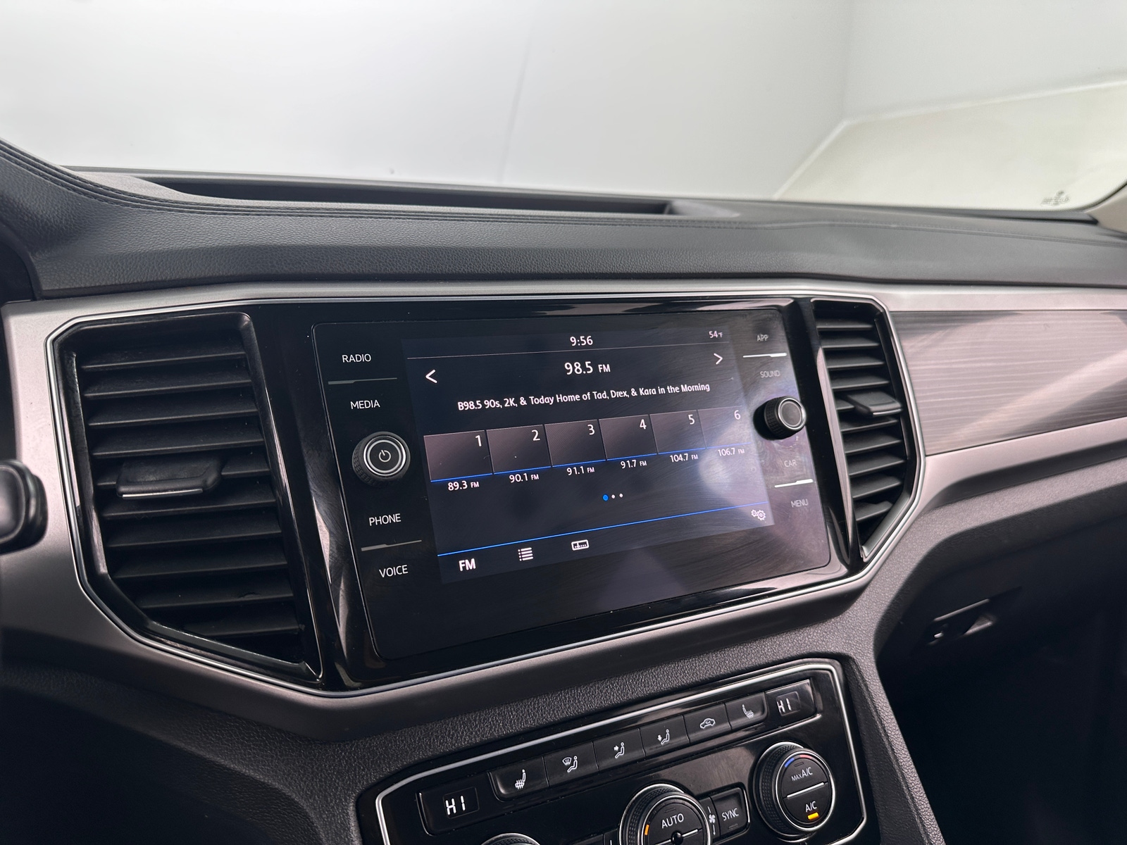 Thumbnail: 2018 Volkswagen Atlas - 3