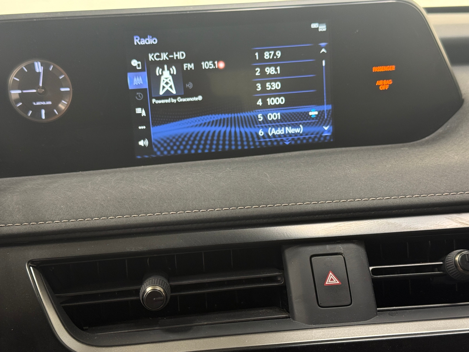 Thumbnail: 2019 Lexus UX - 3