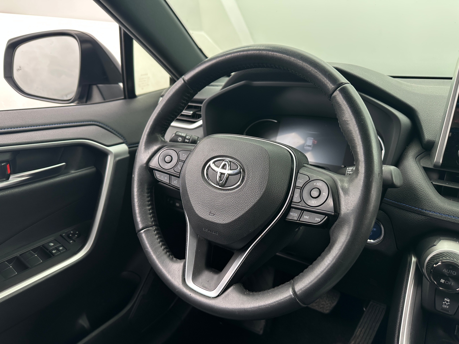 Thumbnail: 2021 Toyota RAV4 - 4