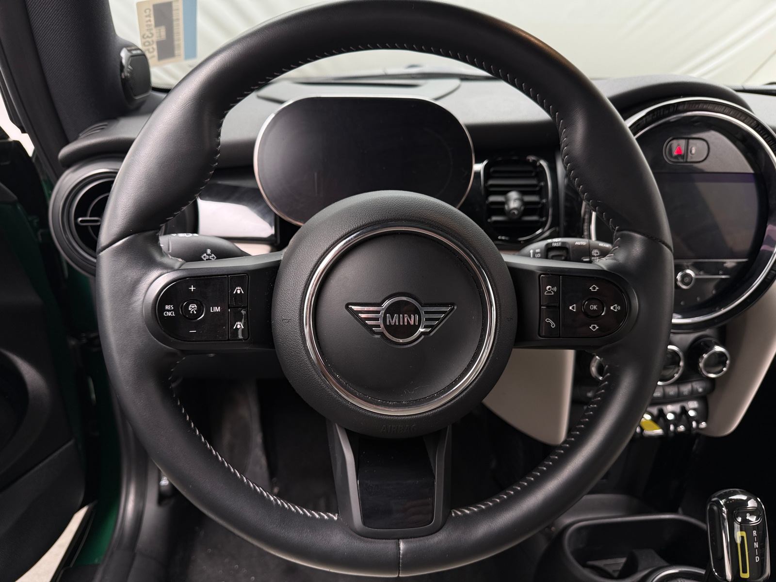 Thumbnail: 2022 MINI Cooper Hardtop - 4