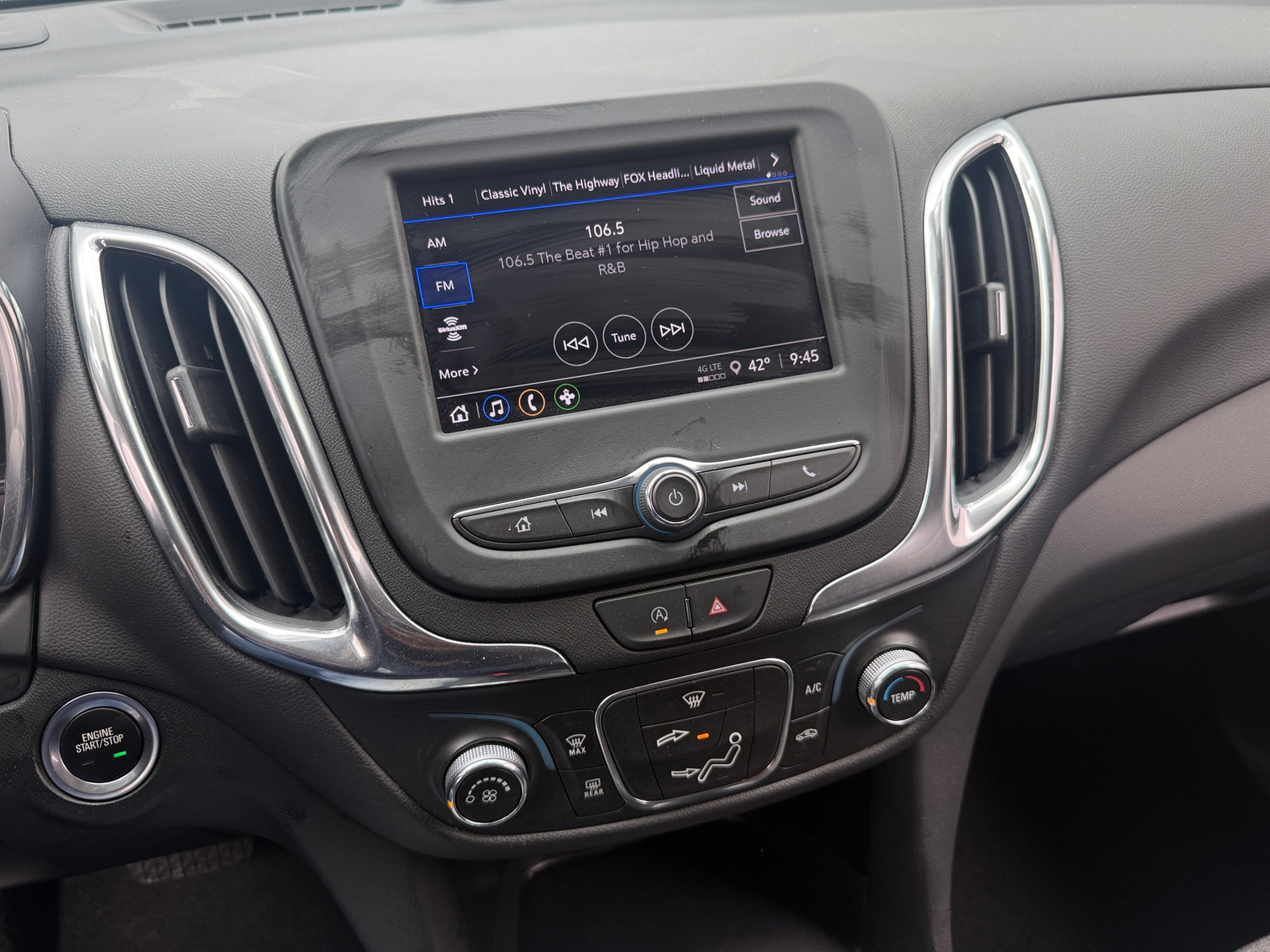 Thumbnail: 2022 Chevrolet Equinox - 4