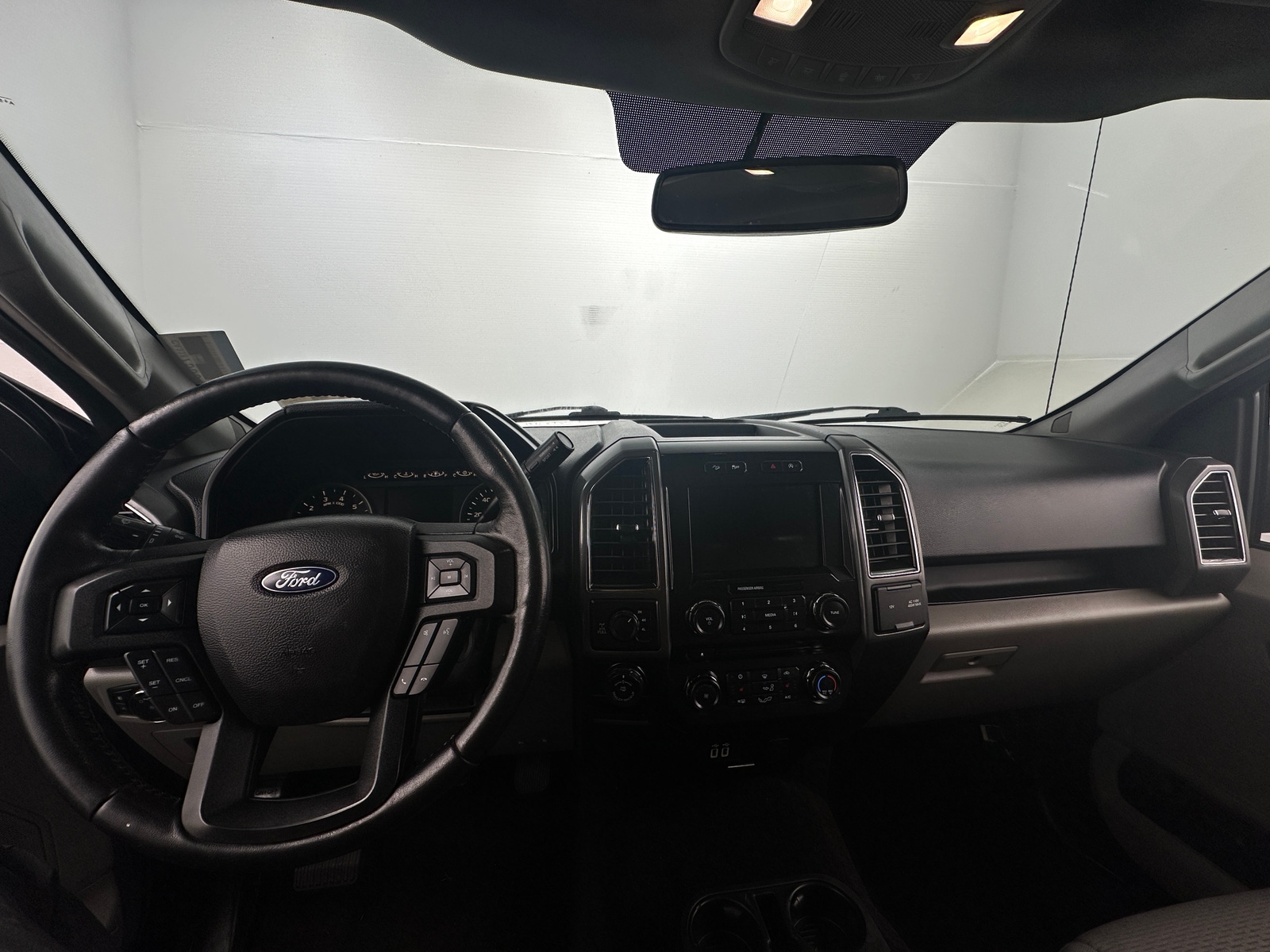 Thumbnail: 2017 Ford Econoline - 3