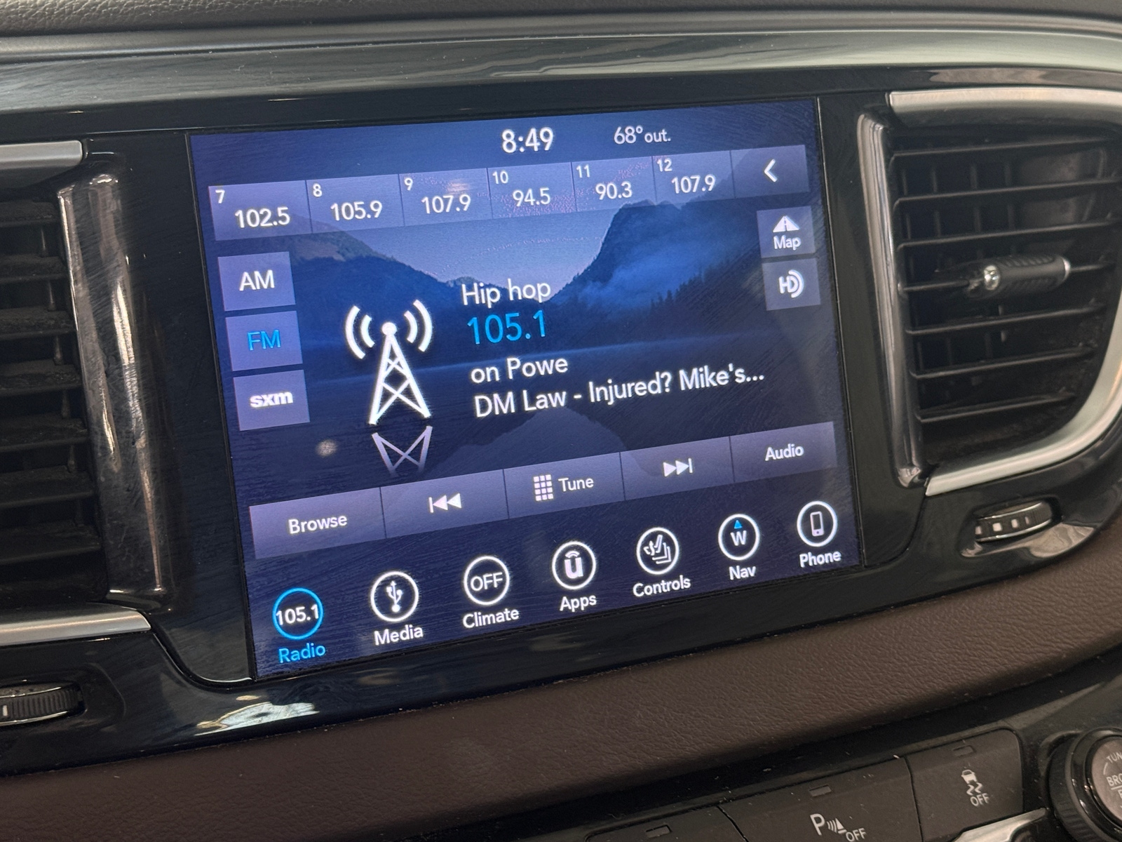 Thumbnail: 2019 Chrysler Pacifica - 3