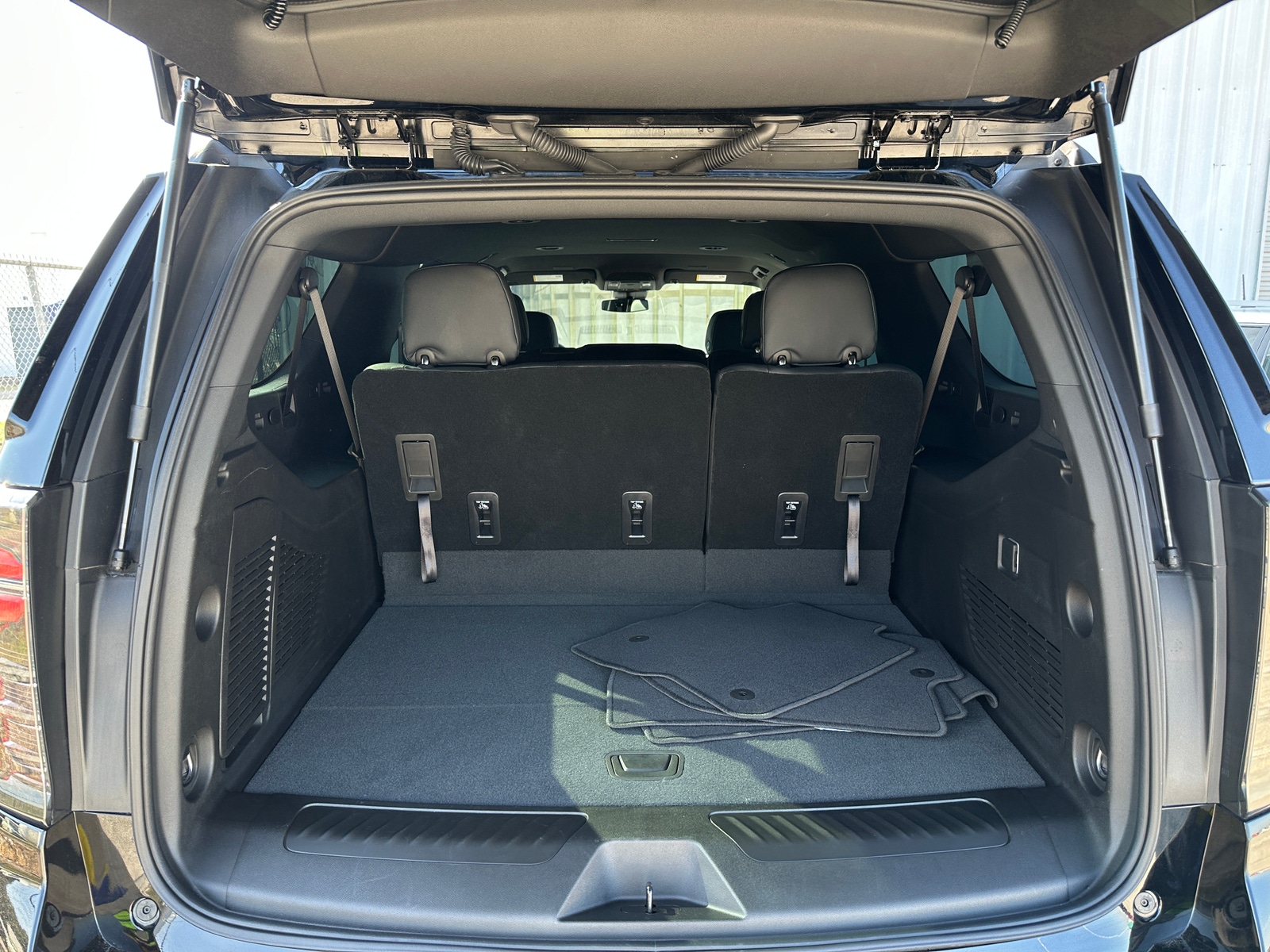 Thumbnail: 2025 Chevrolet Suburban - 6