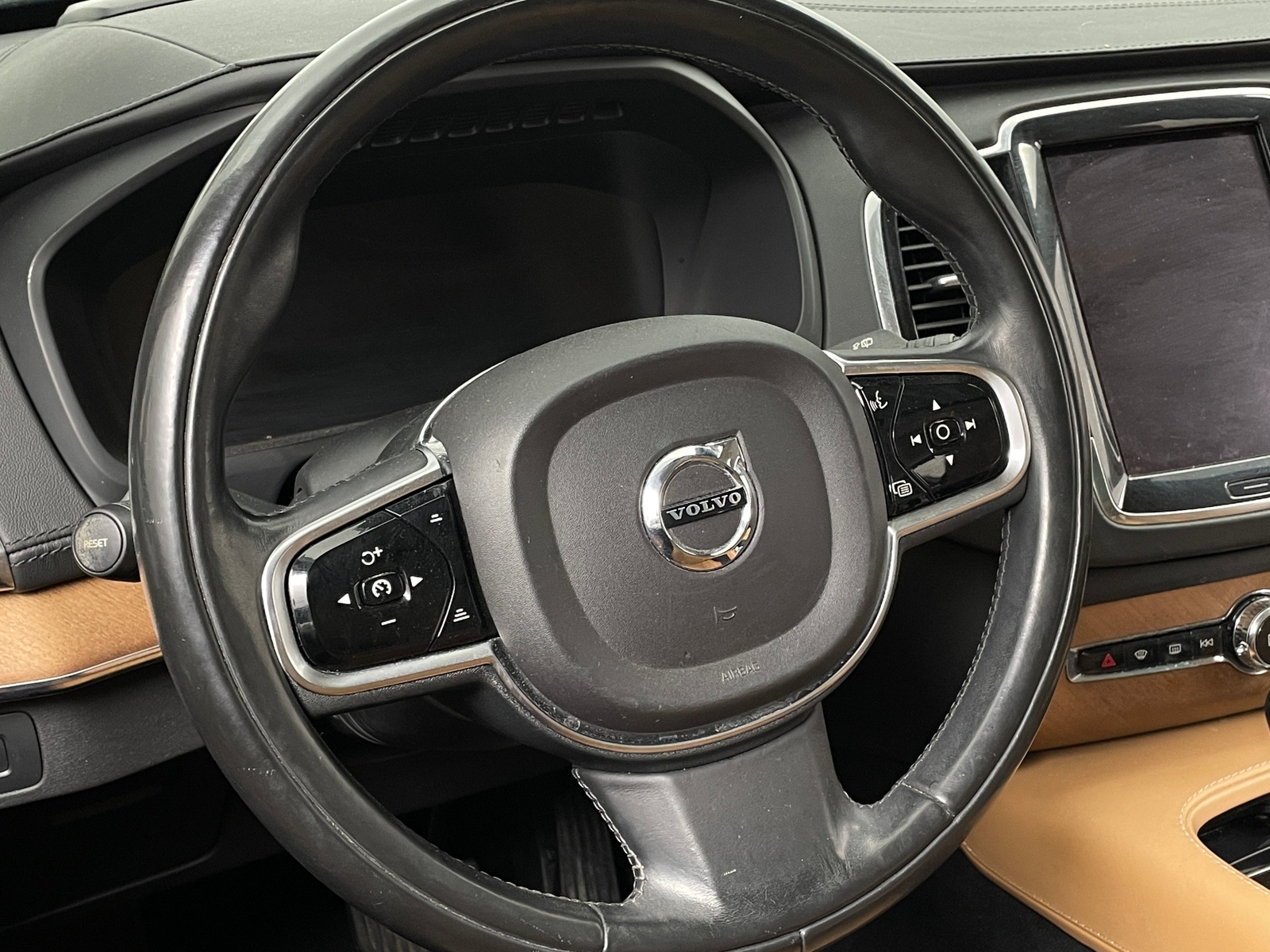 Thumbnail: 2016 Volvo XC90 - 4