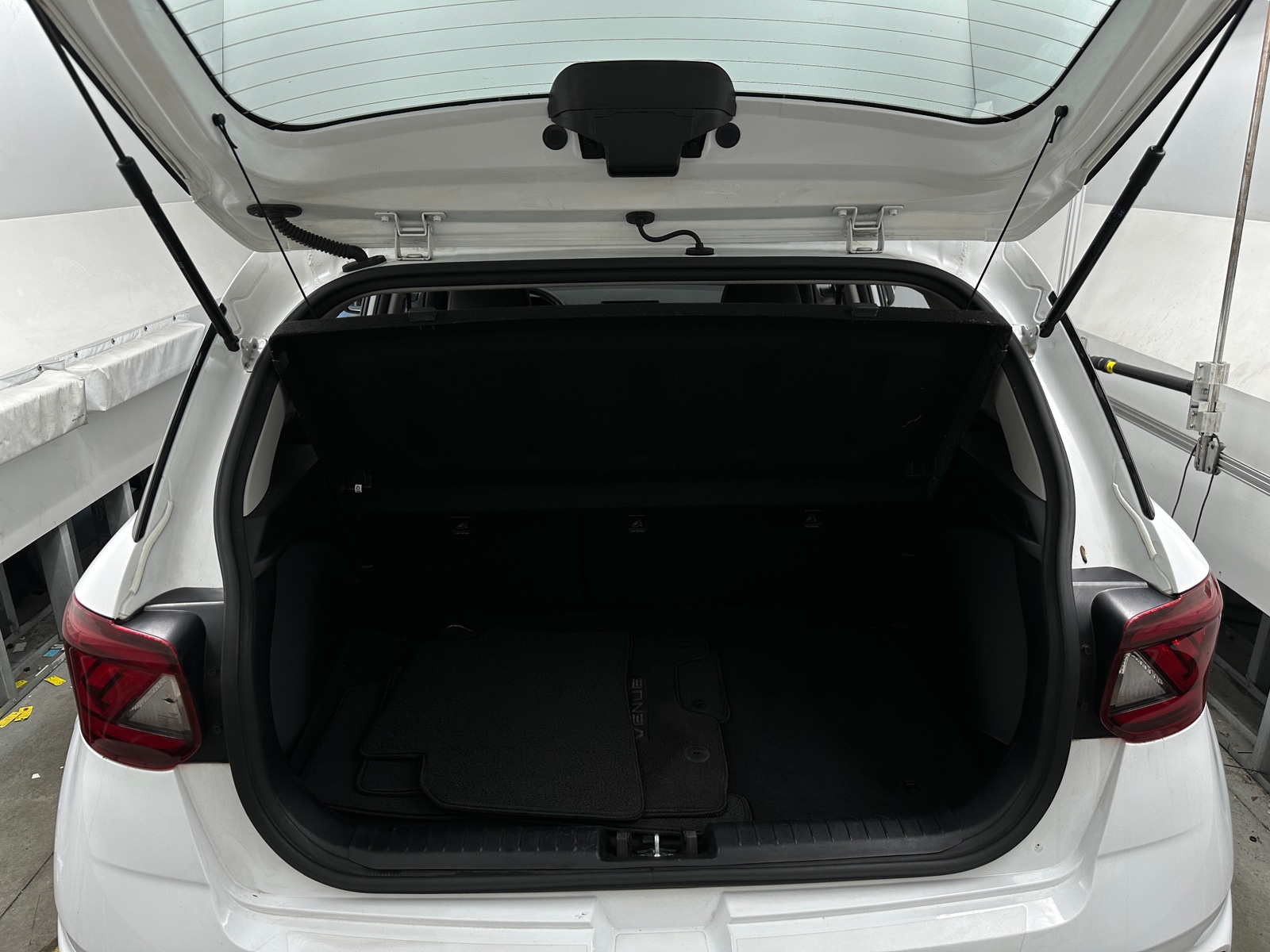 Thumbnail: 2021 Hyundai Venue - 7