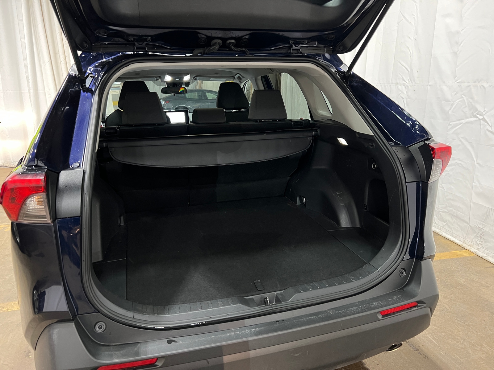 Thumbnail: 2025 Toyota RAV4 - 7