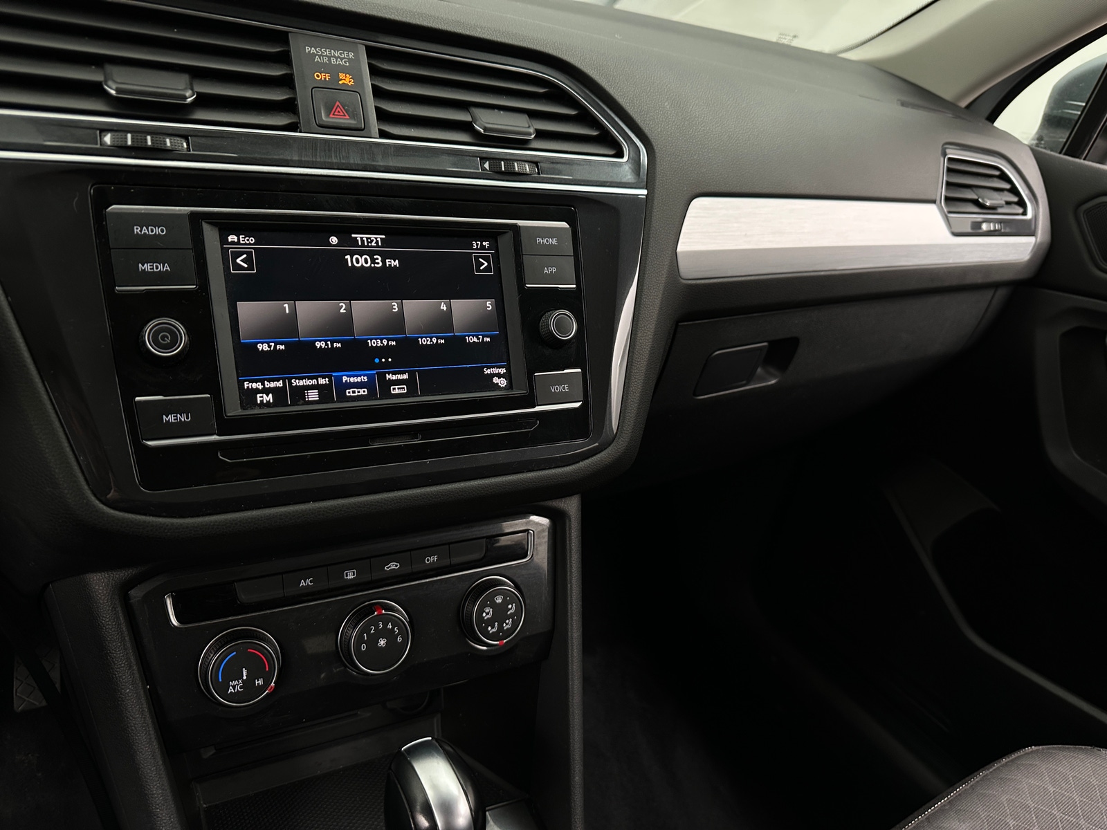 Thumbnail: 2021 Volkswagen Tiguan - 4