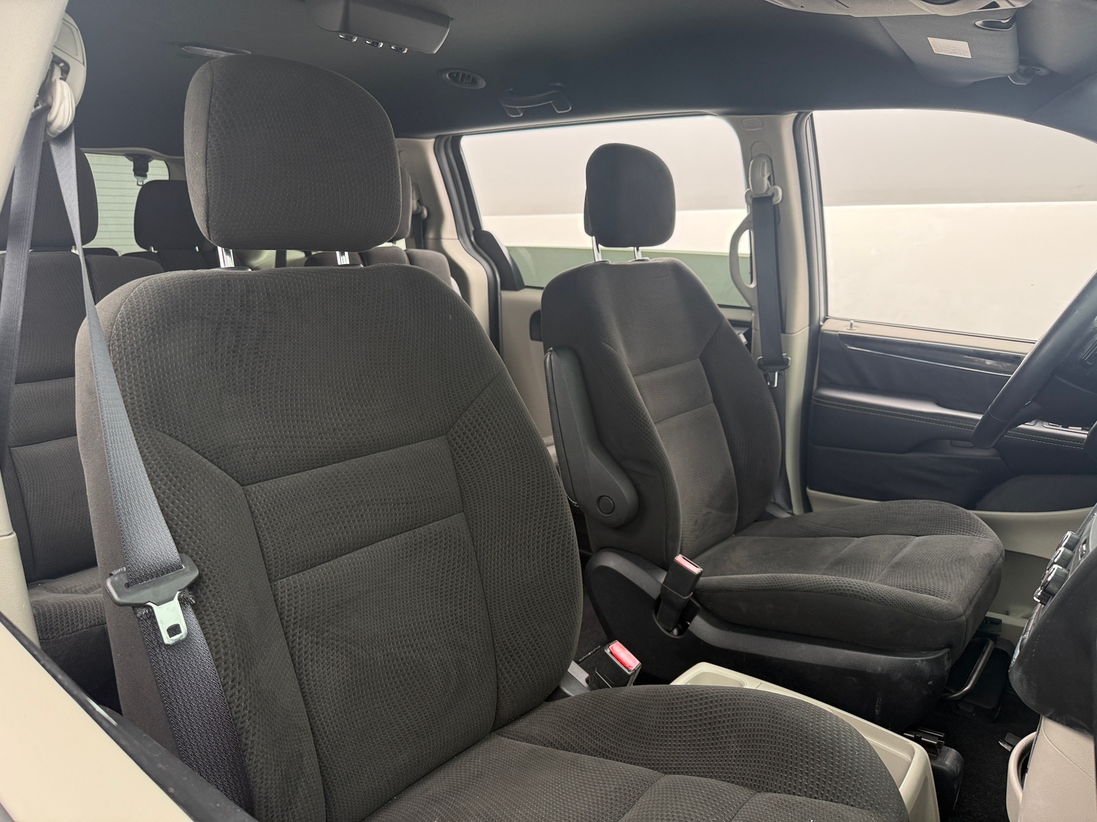 Thumbnail: 2016 Dodge Grand Caravan - 2