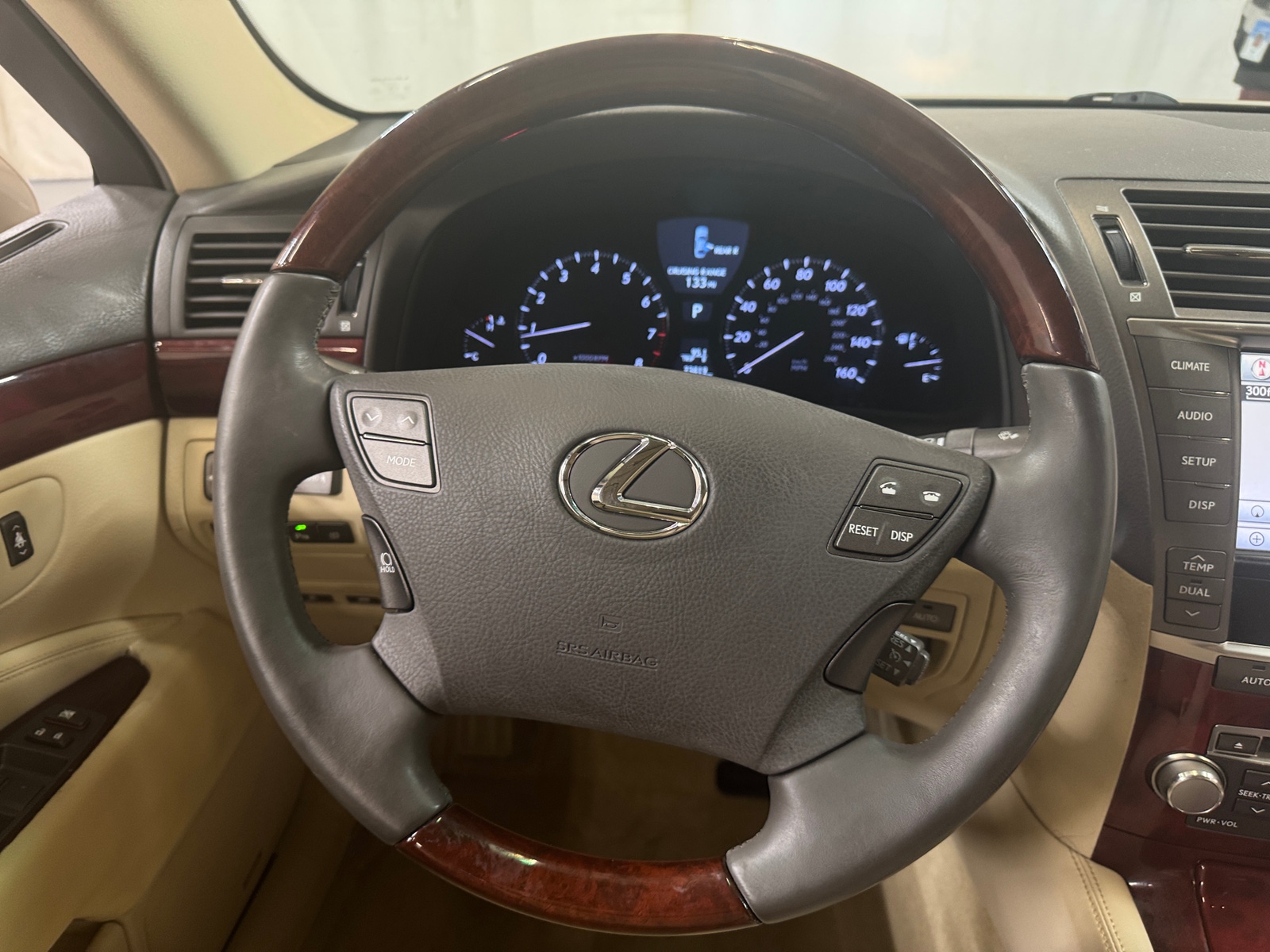 Thumbnail: 2010 Lexus LS - 4