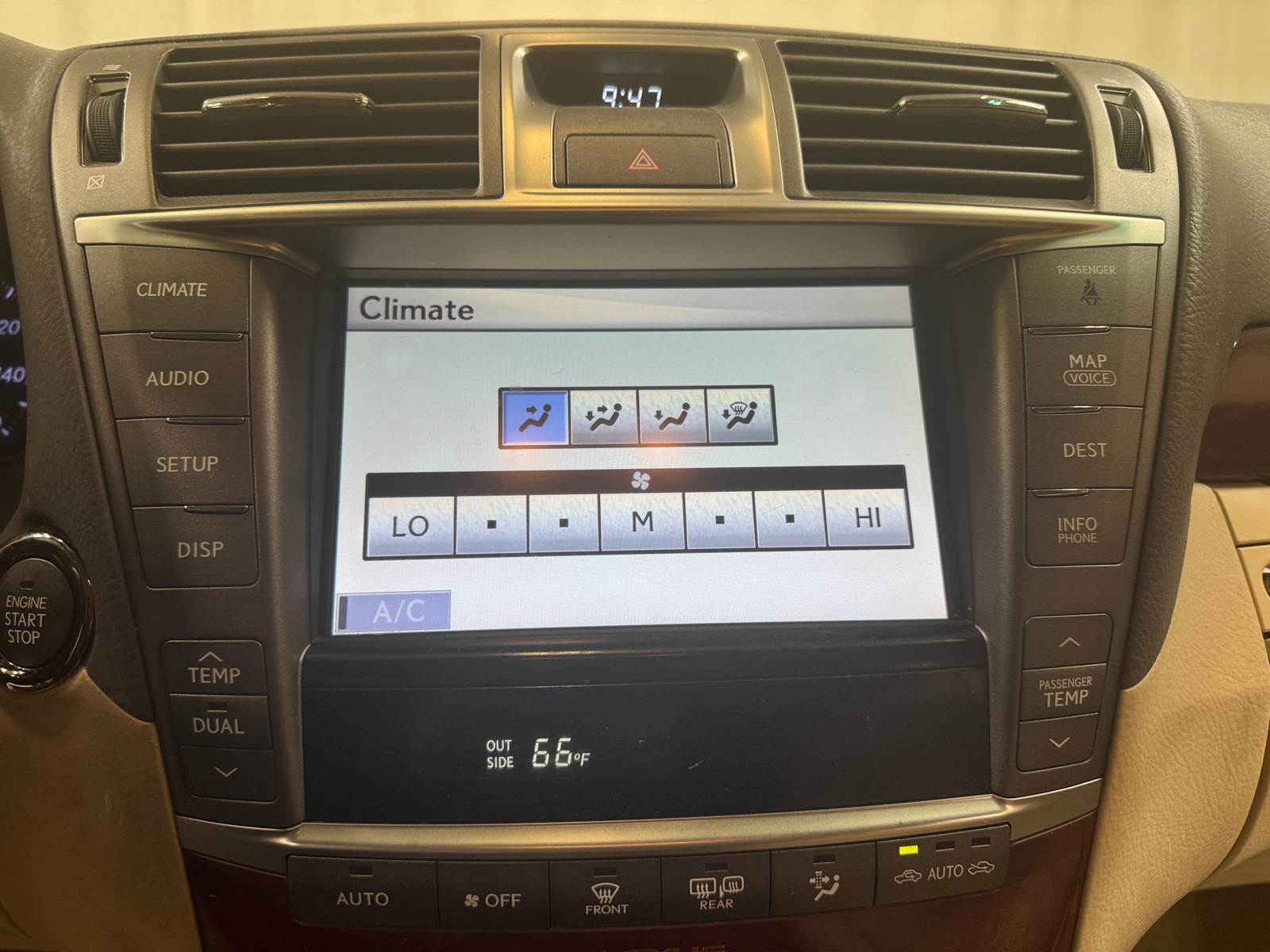 Thumbnail: 2010 Lexus LS - 3